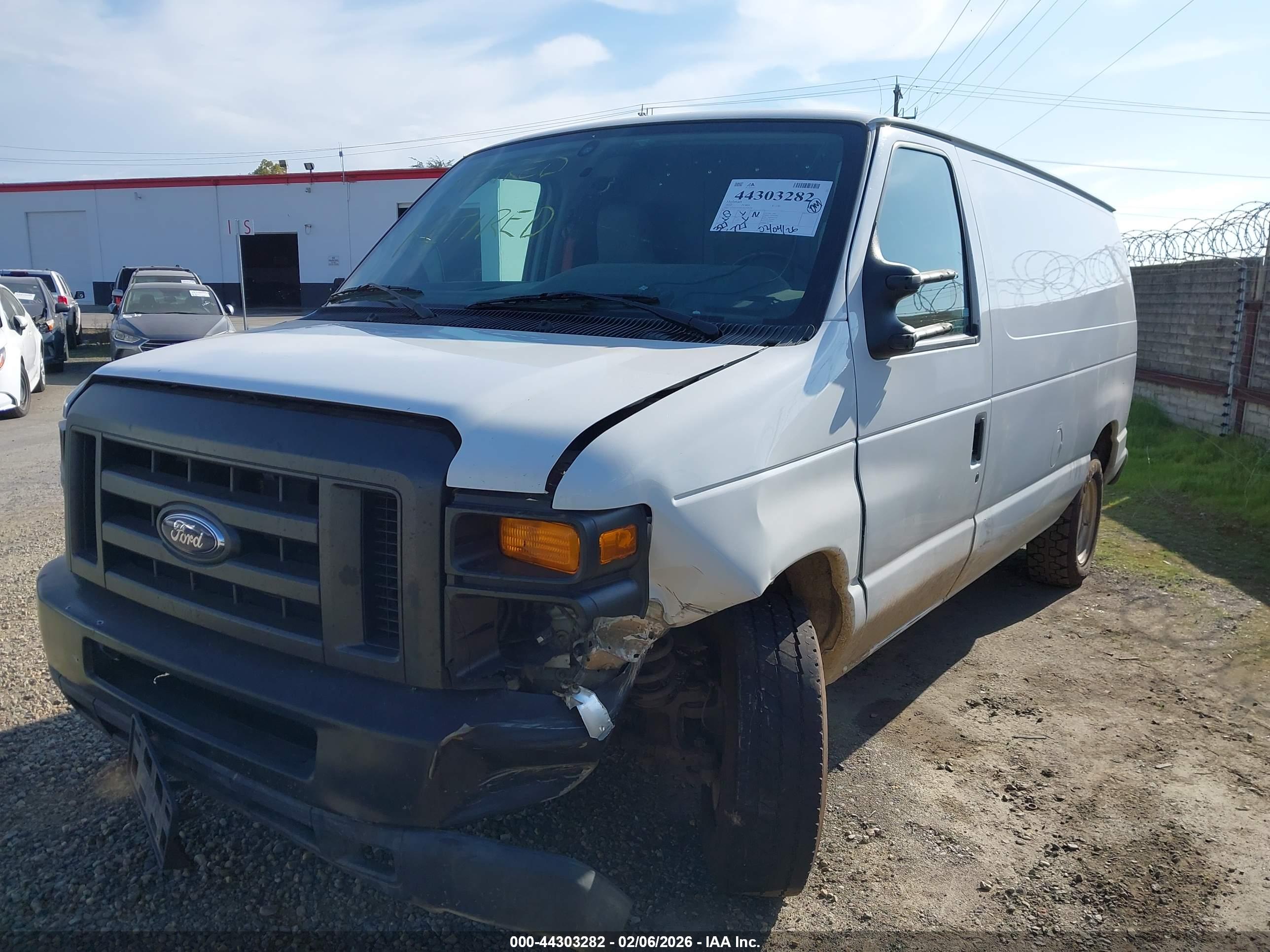 FORD E-150 image 2