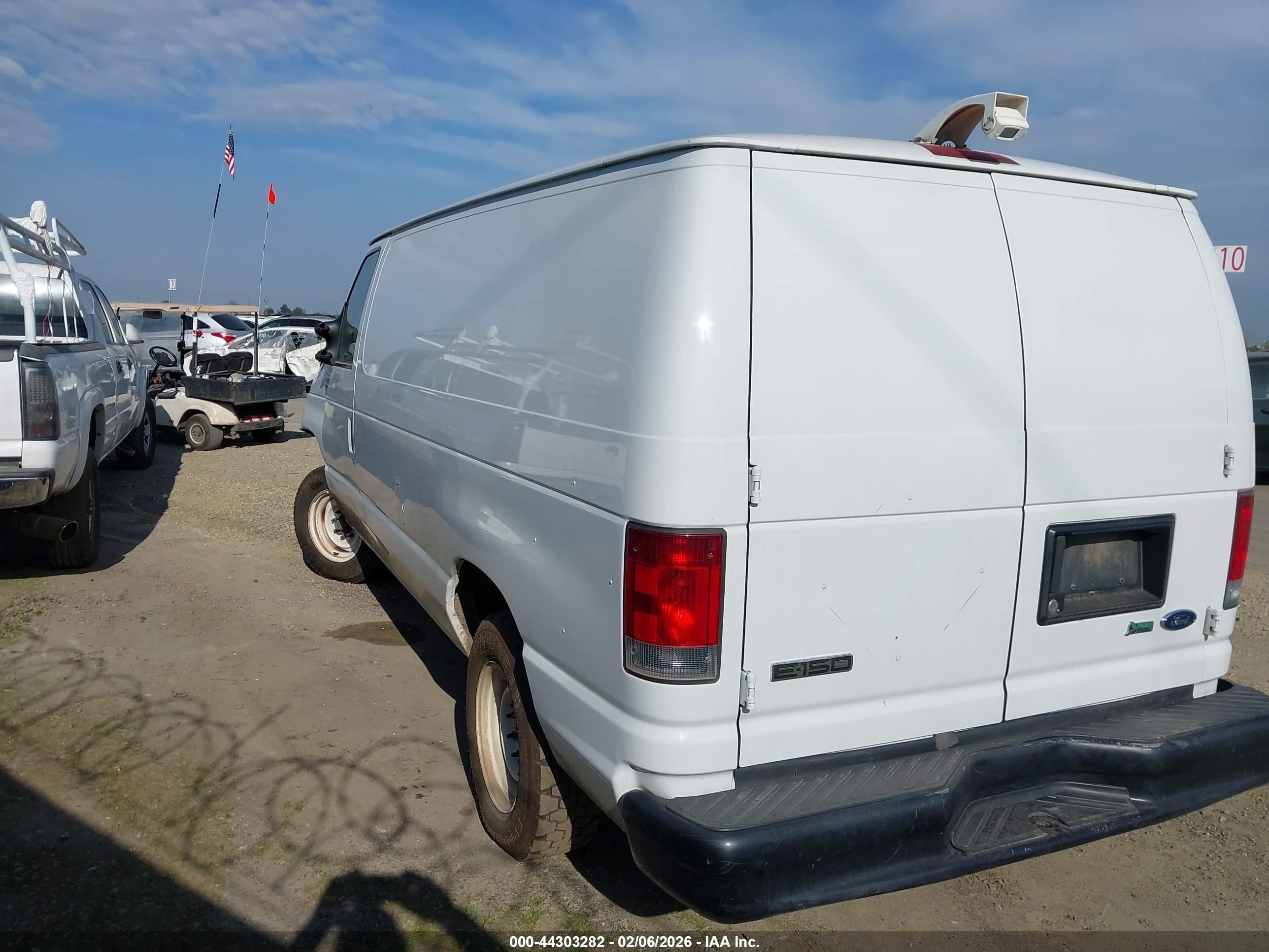 FORD E-150 image 3