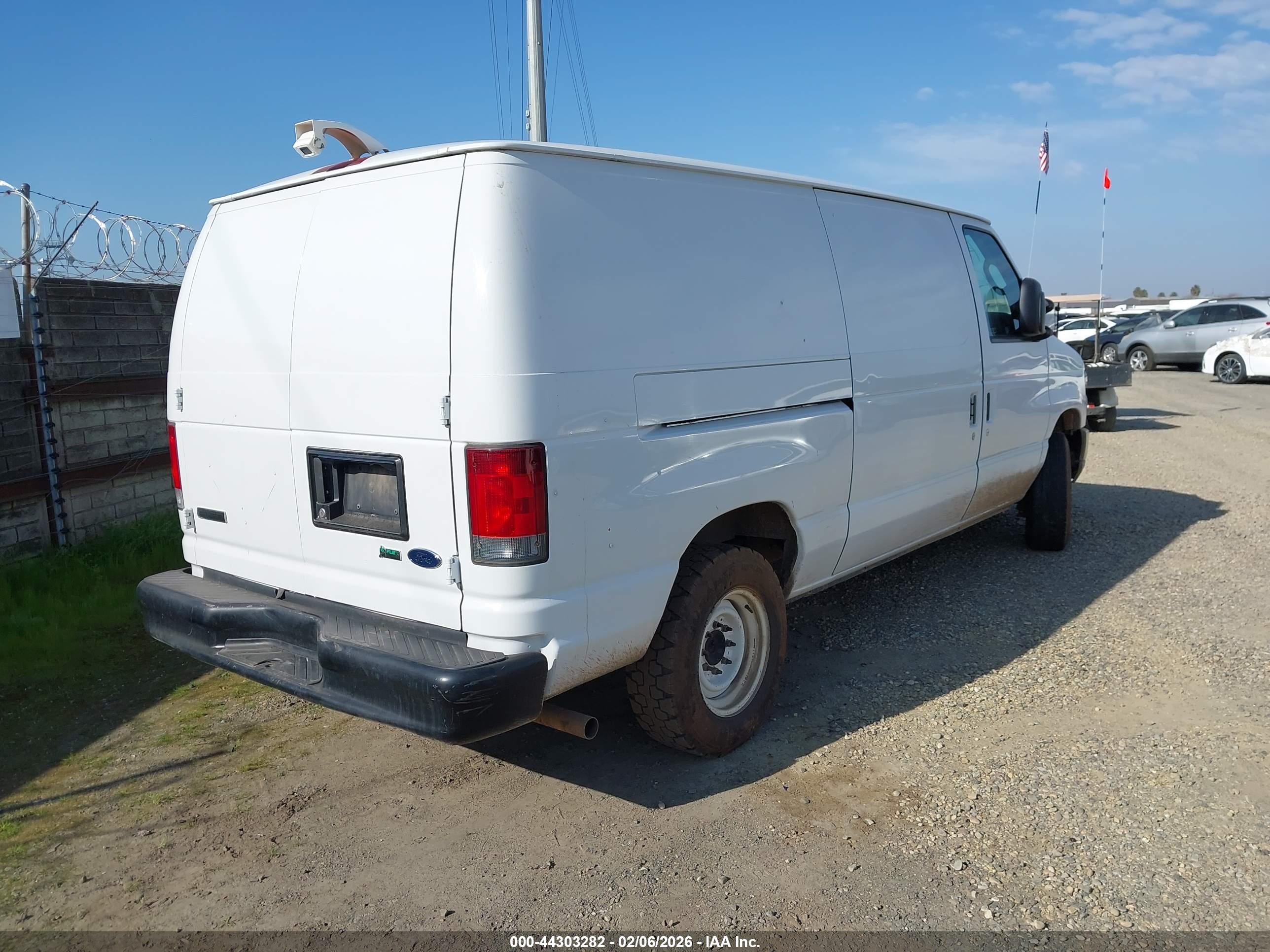 FORD E-150 image 4