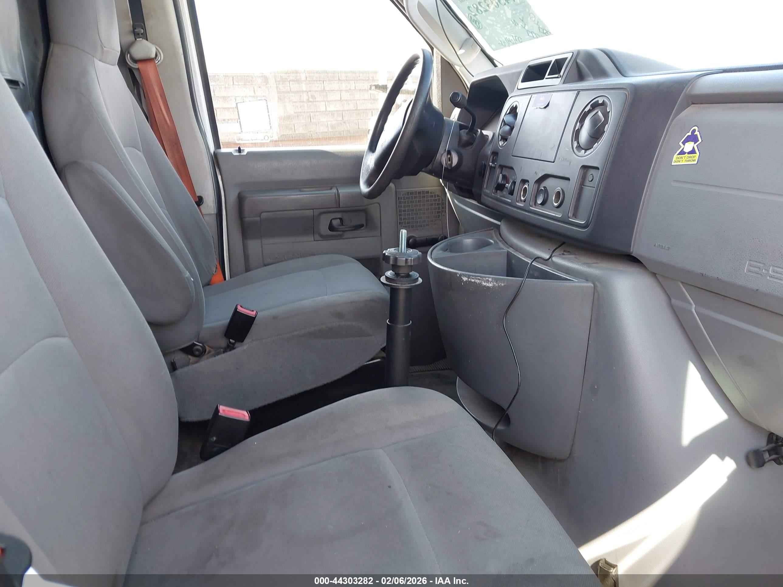 FORD E-150 image 5