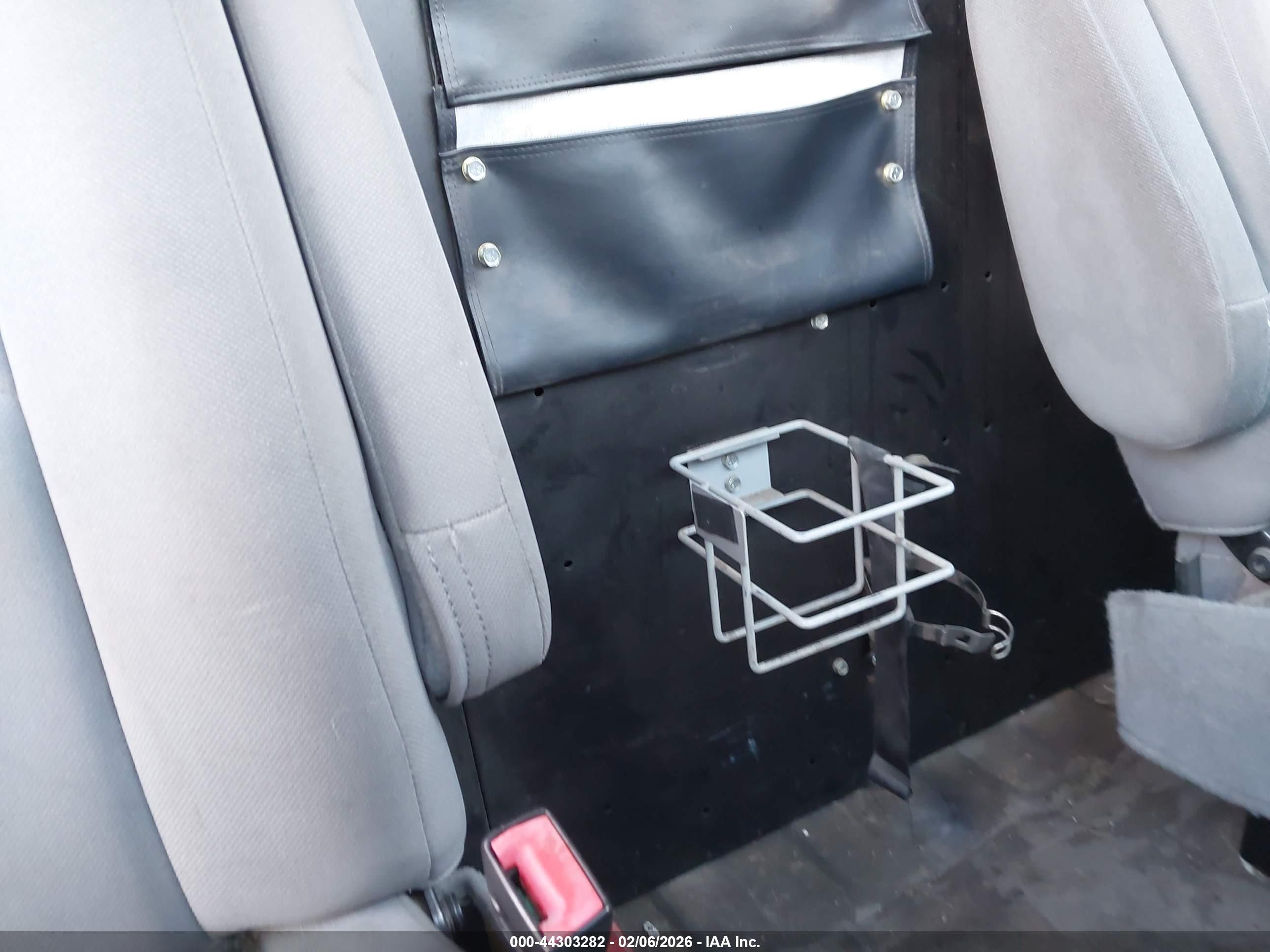 FORD E-150 image 8