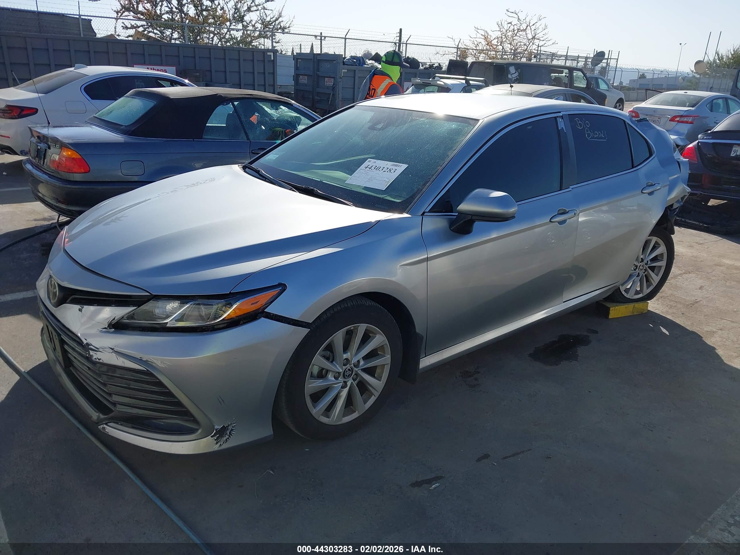 TOYOTA CAMRY image 2