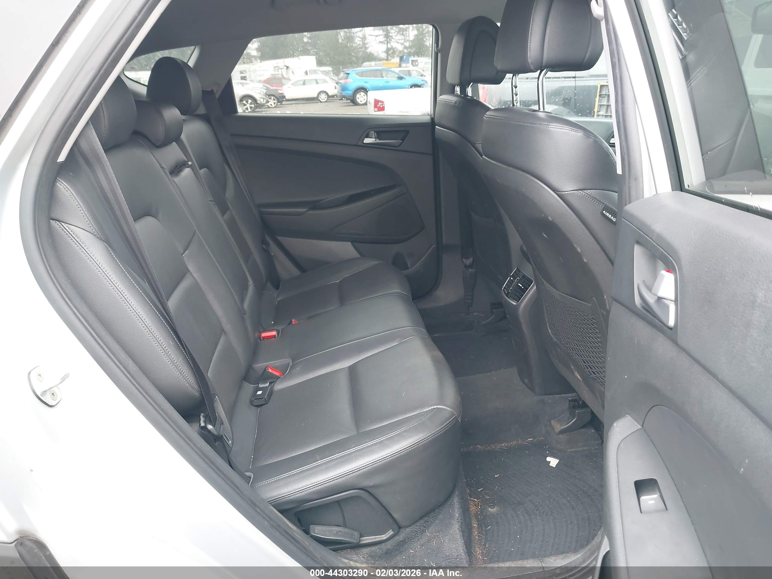 HYUNDAI TUCSON image 8