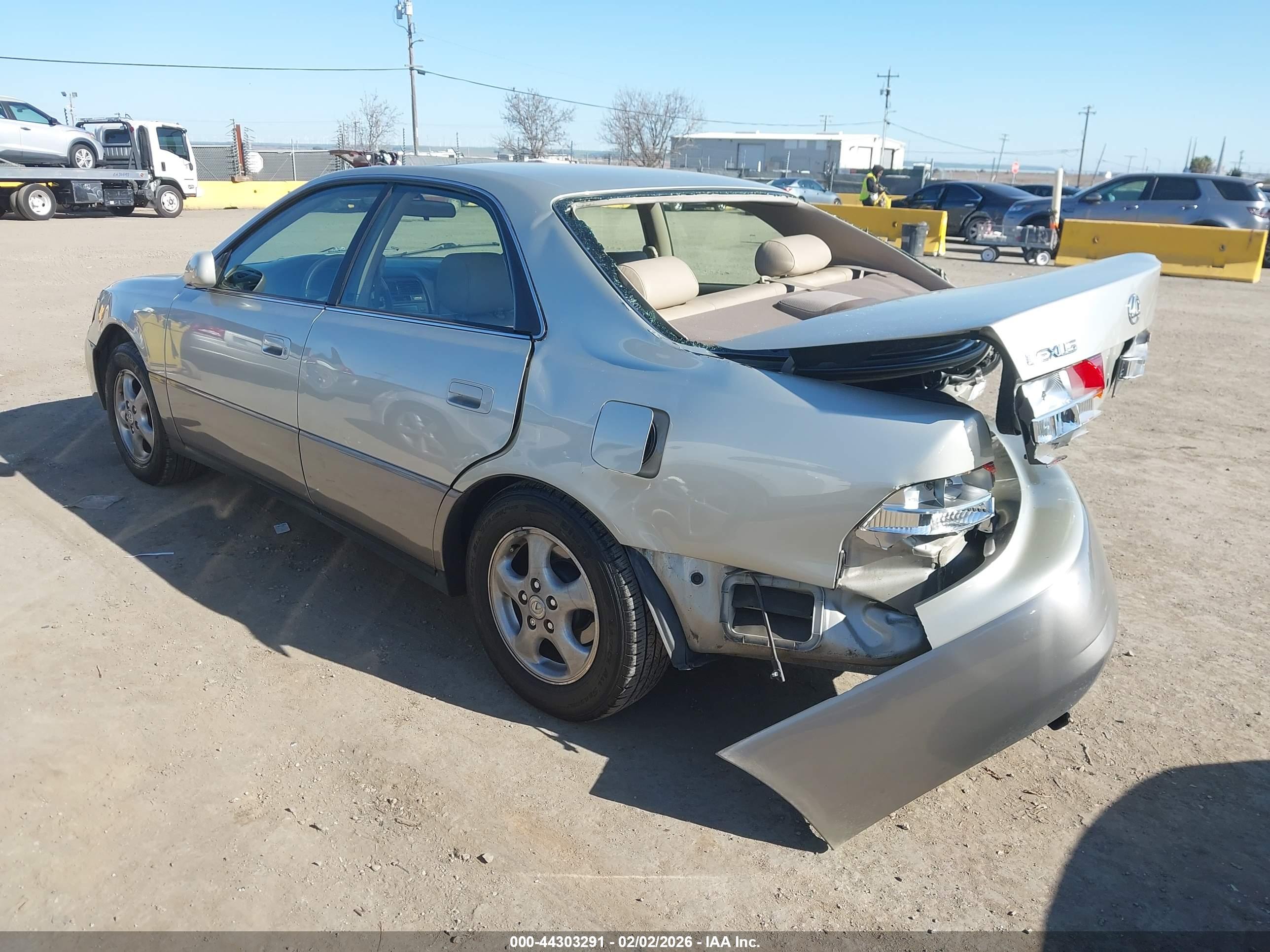 LEXUS ES image 3