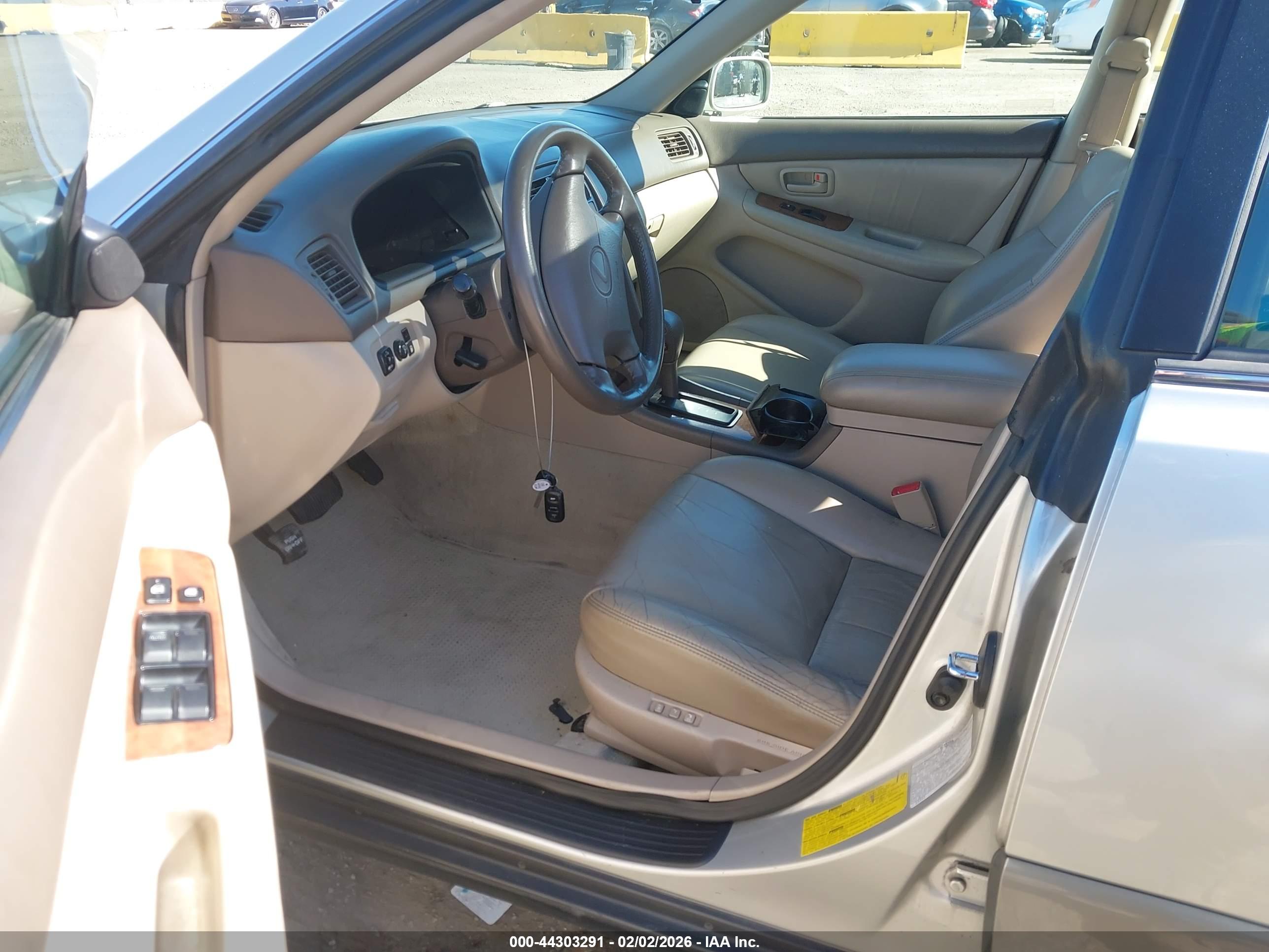 LEXUS ES image 5