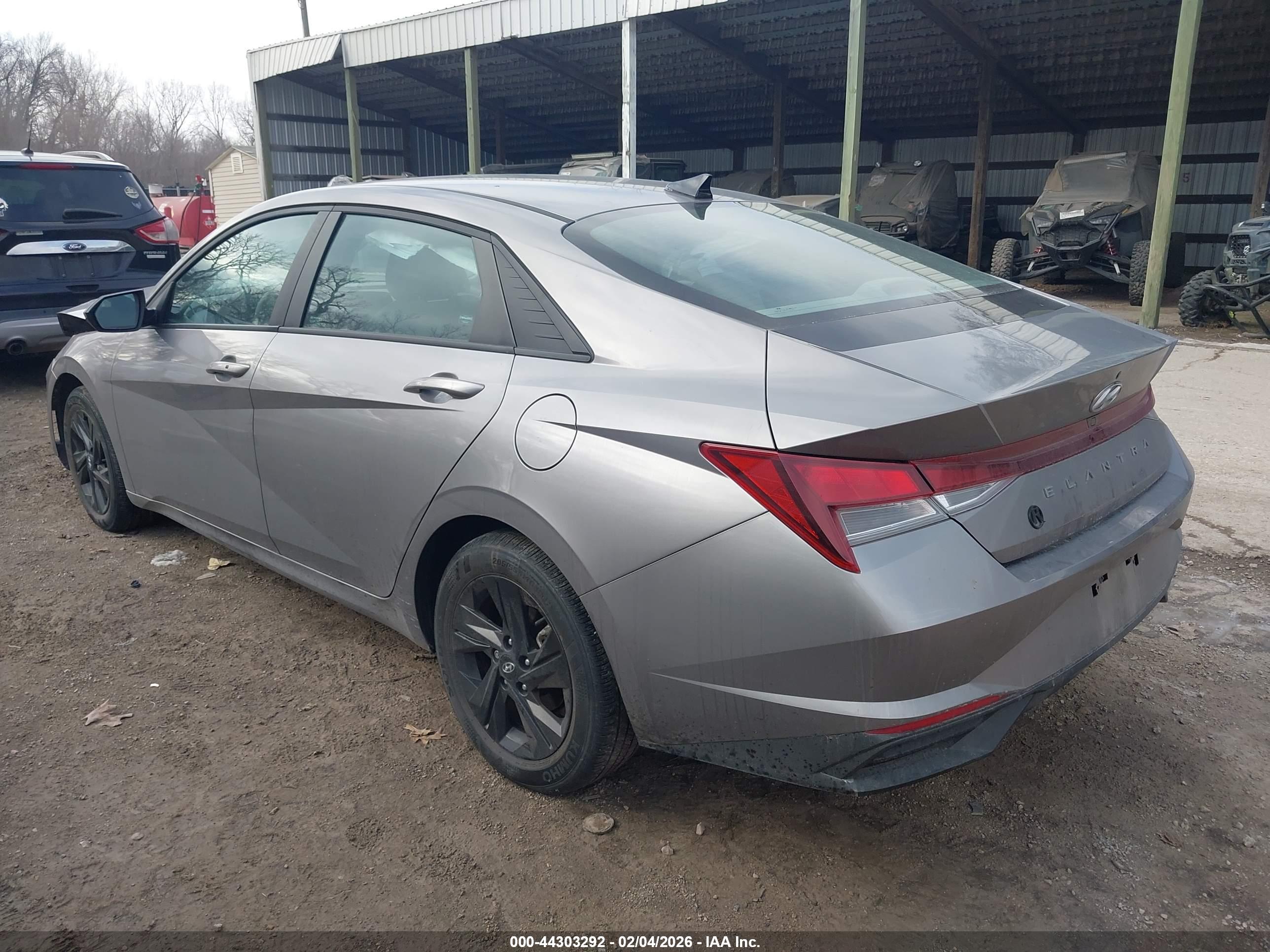 HYUNDAI ELANTRA image 3