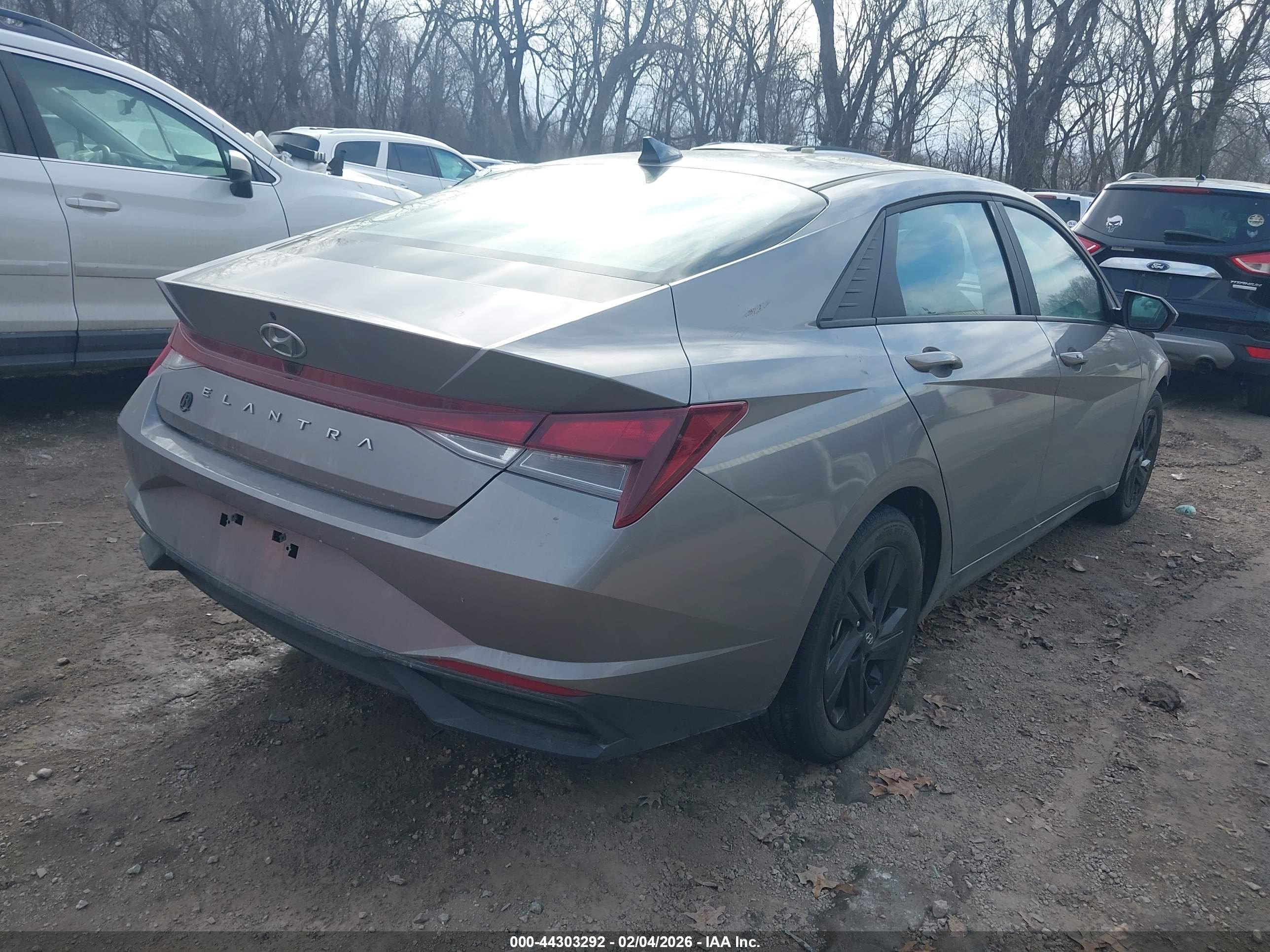 HYUNDAI ELANTRA image 4
