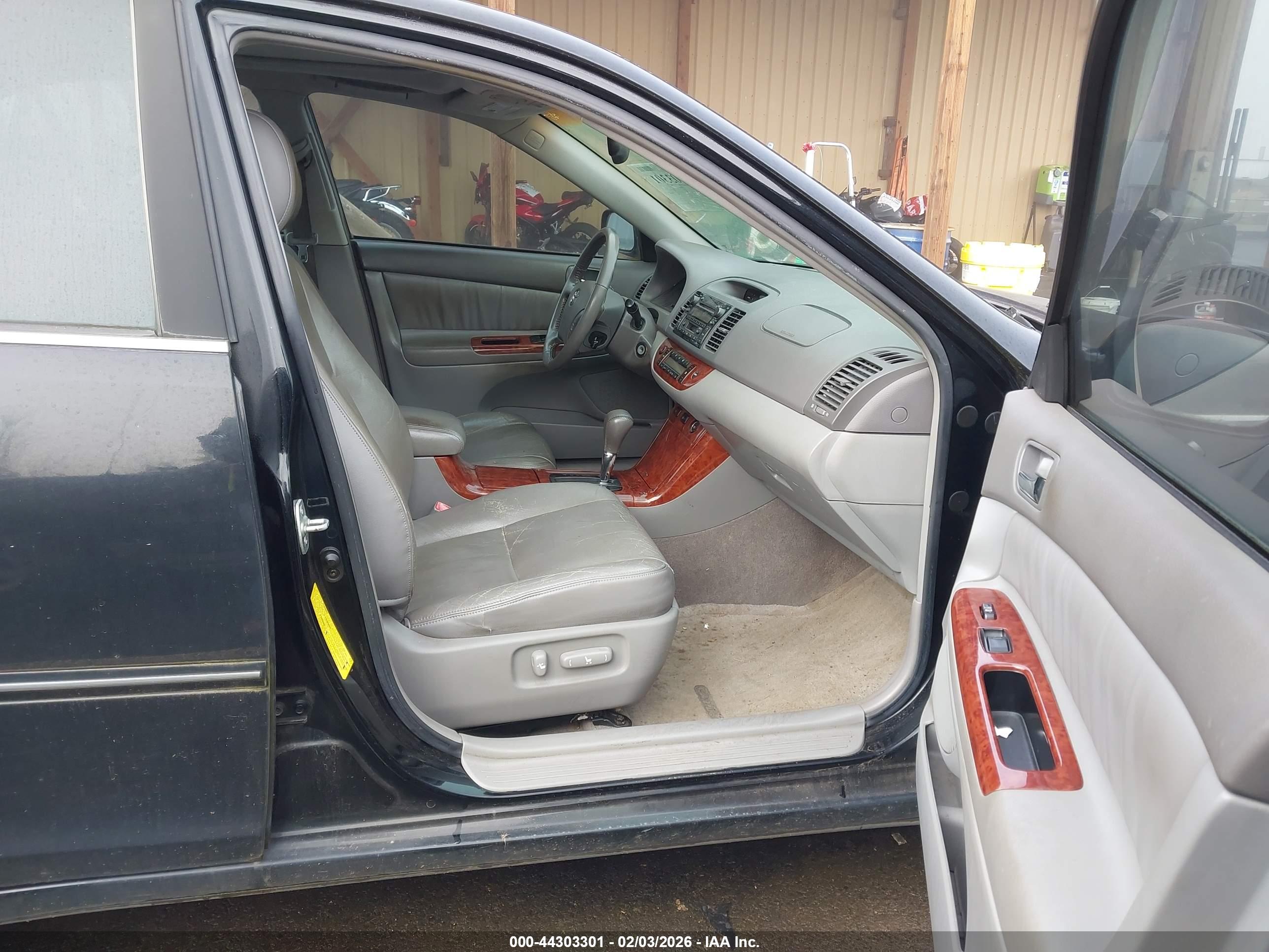 TOYOTA CAMRY image 5