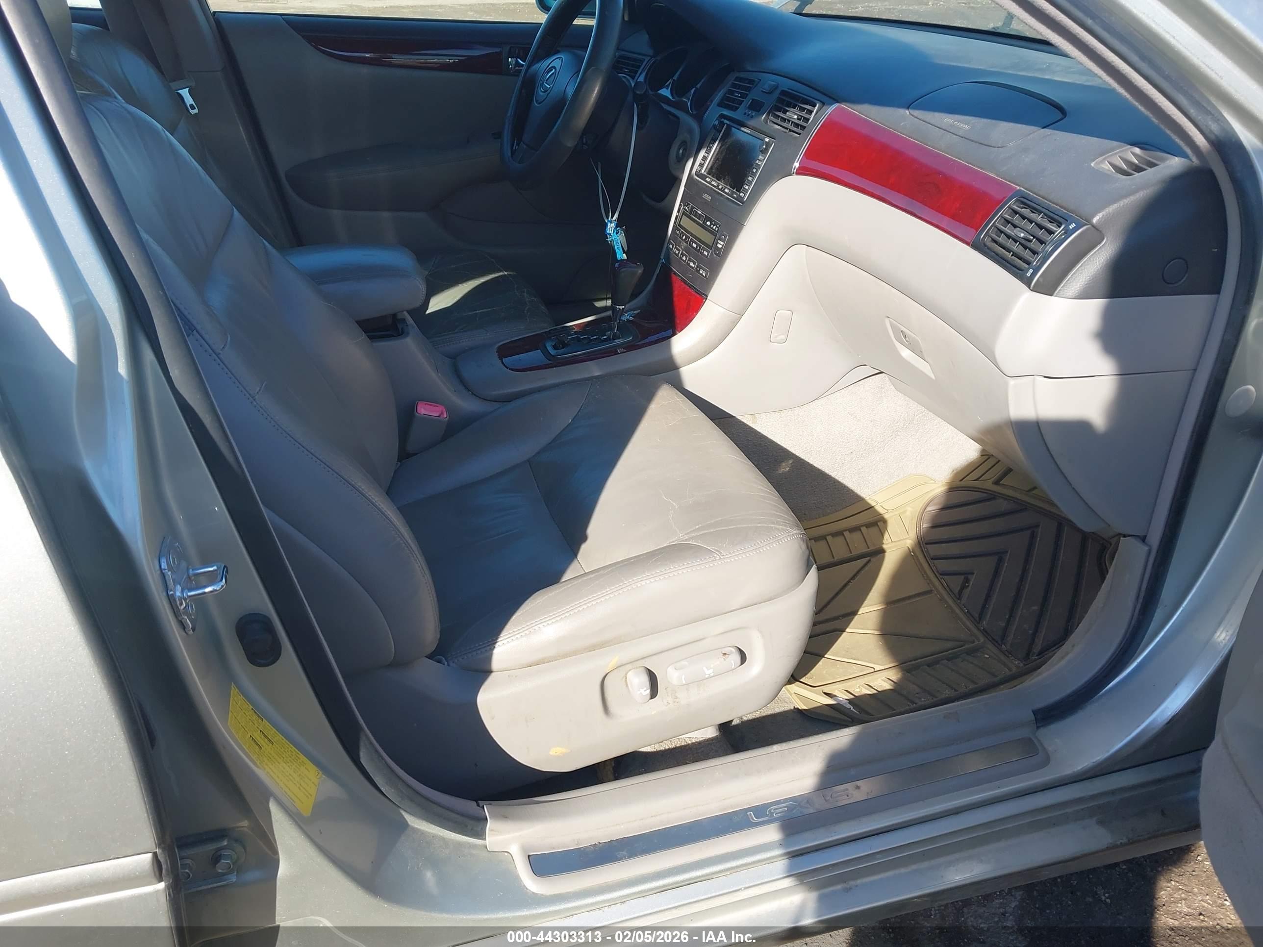 LEXUS ES image 5