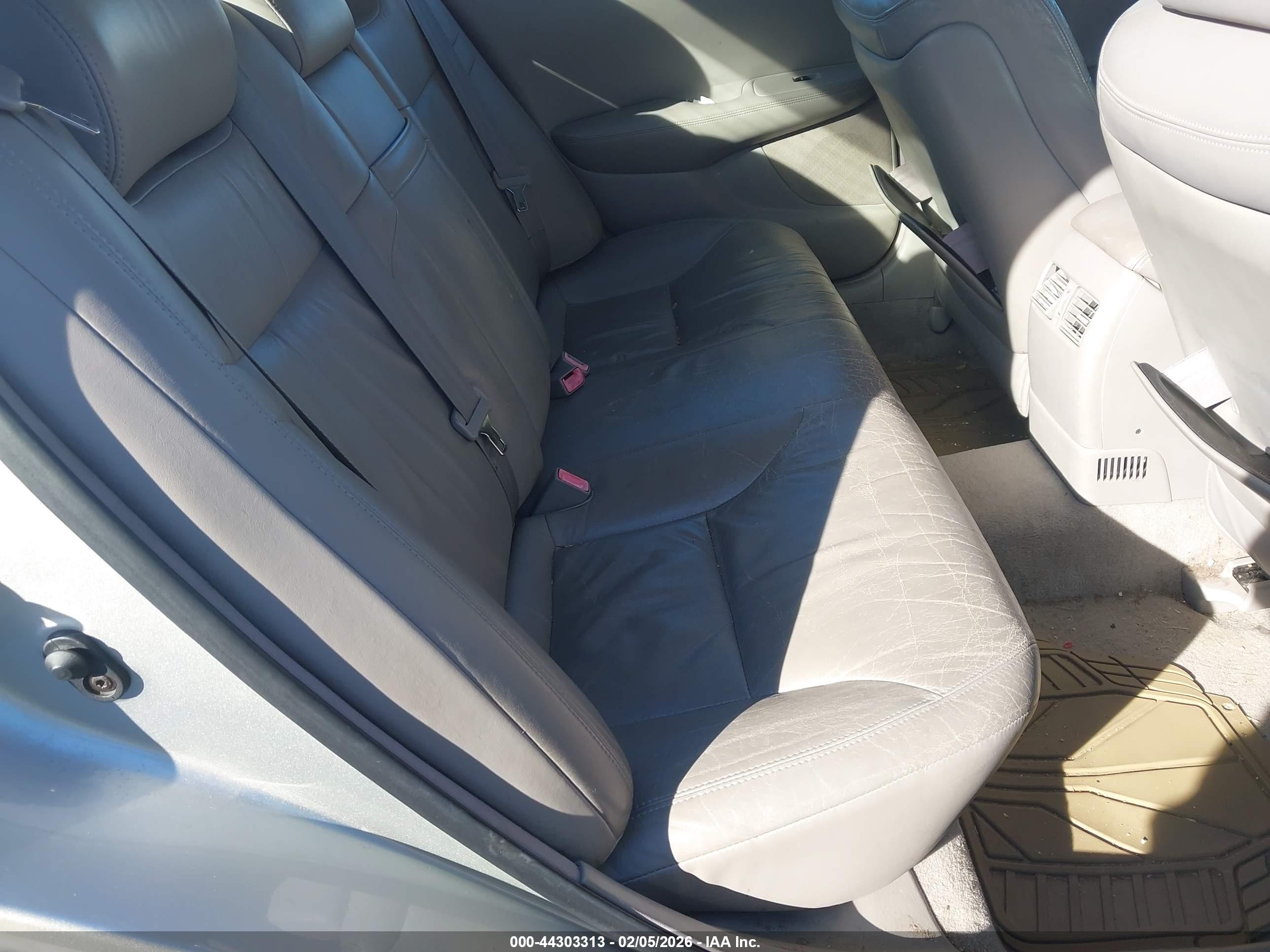 LEXUS ES image 8