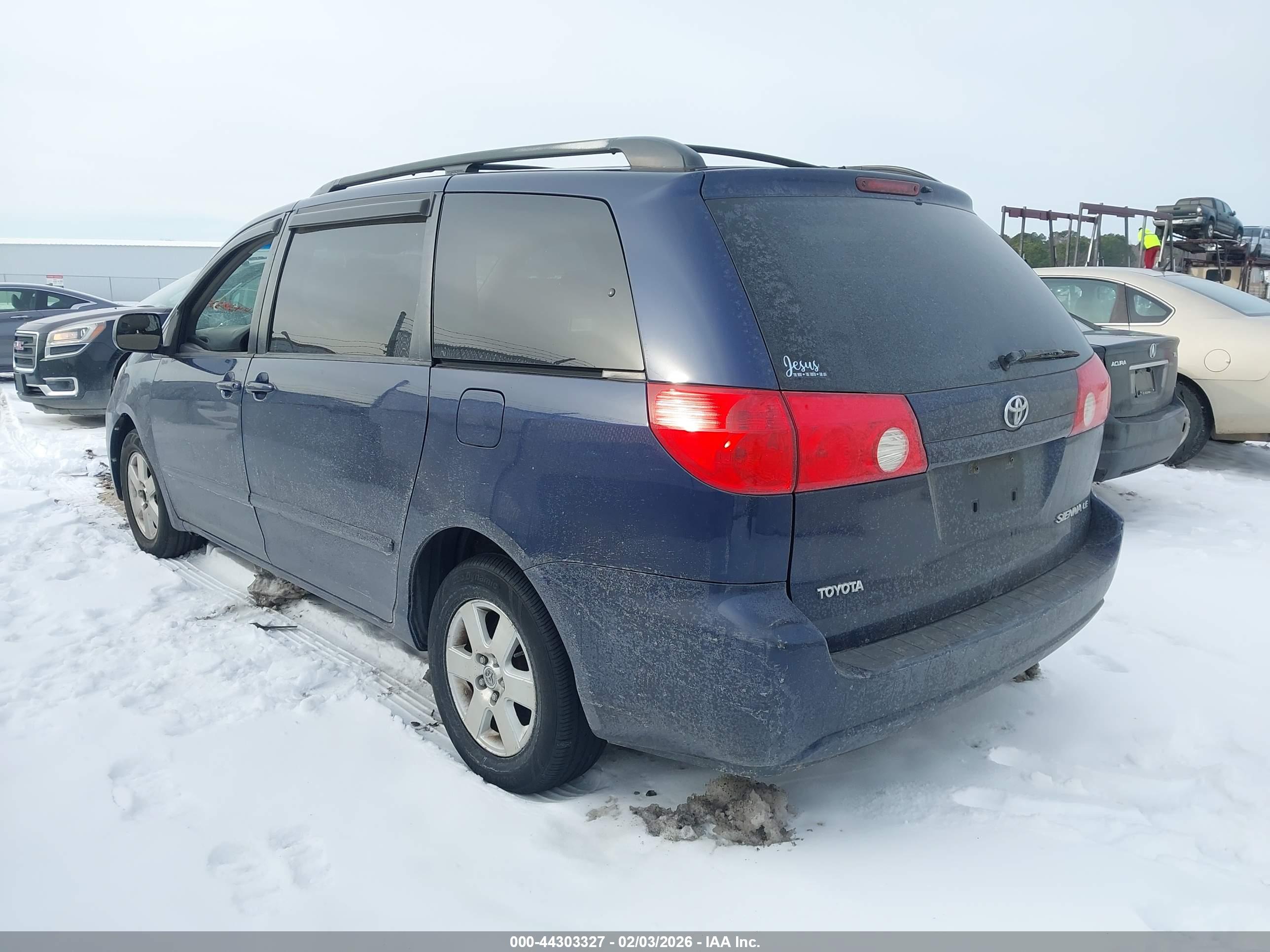 TOYOTA SIENNA image 3