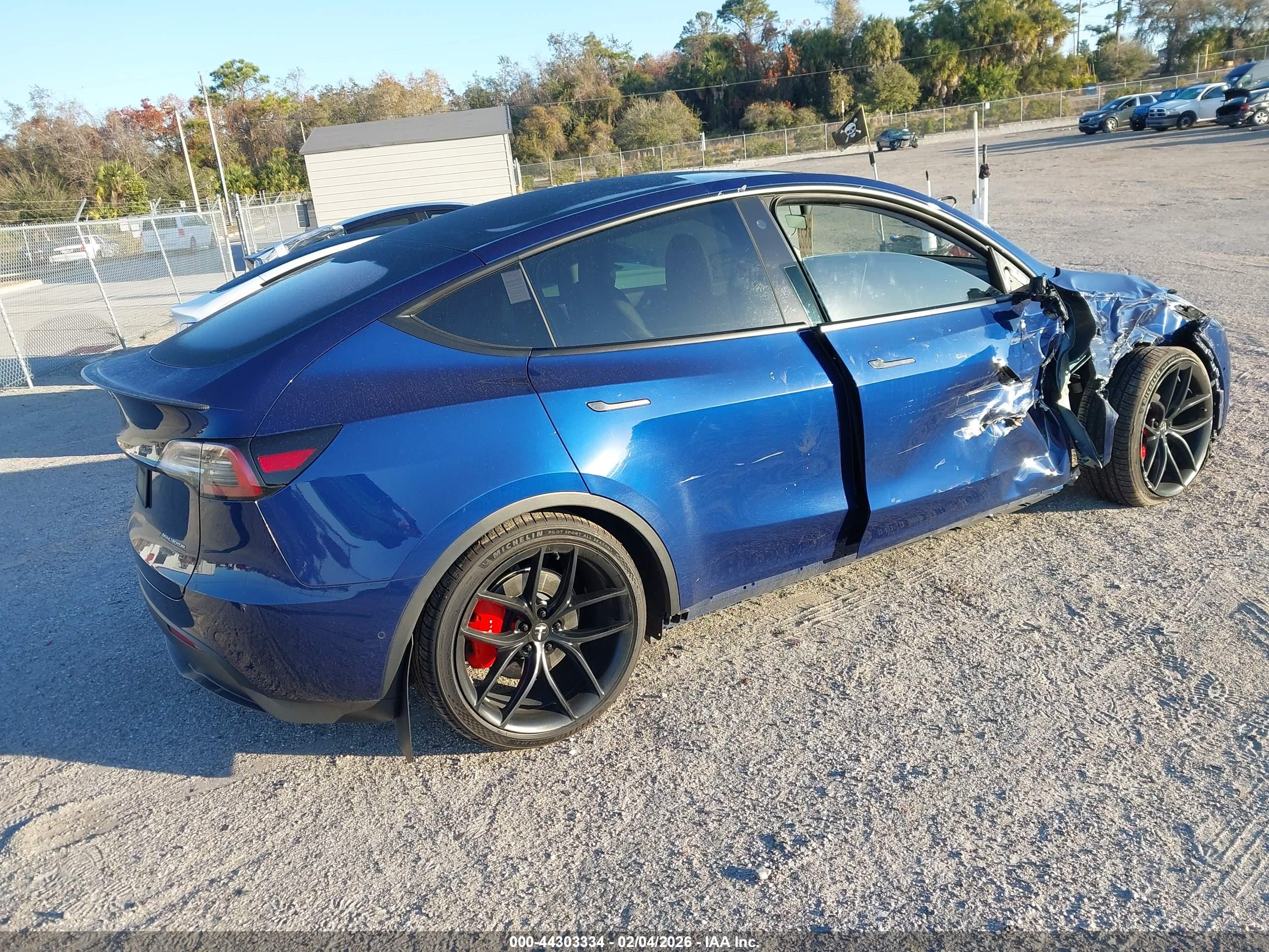 TESLA MODEL image 4