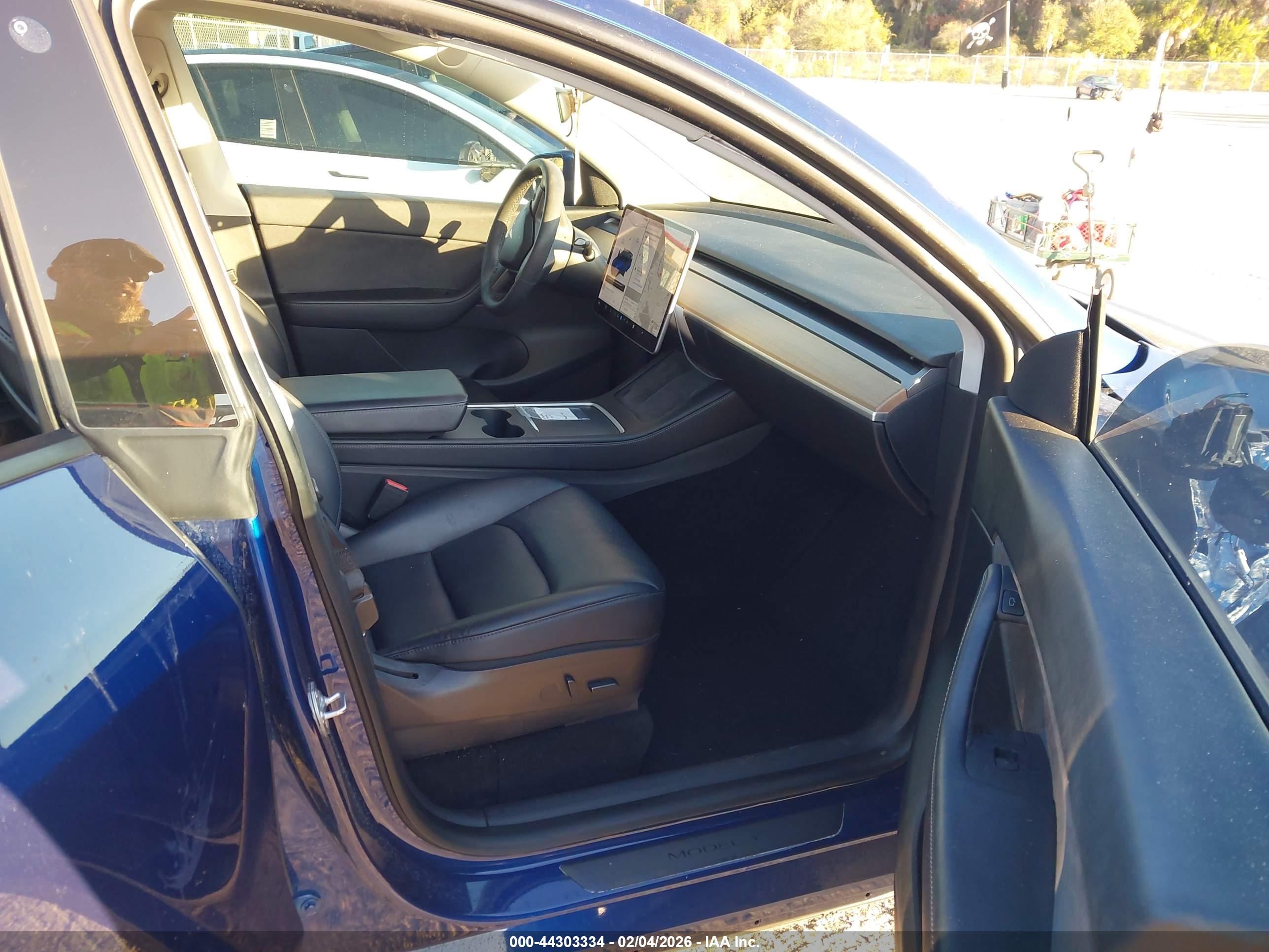 TESLA MODEL image 5