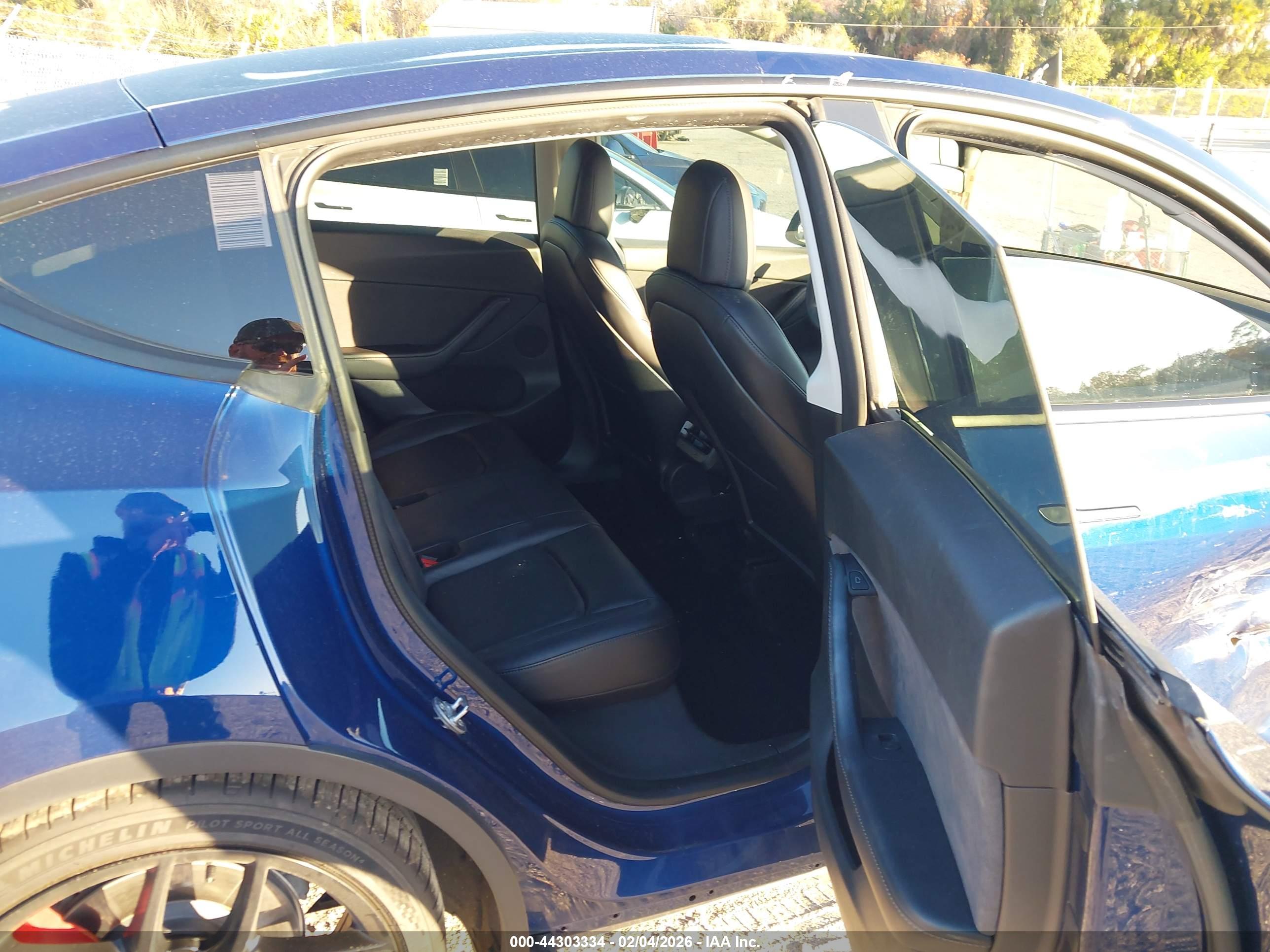TESLA MODEL image 8