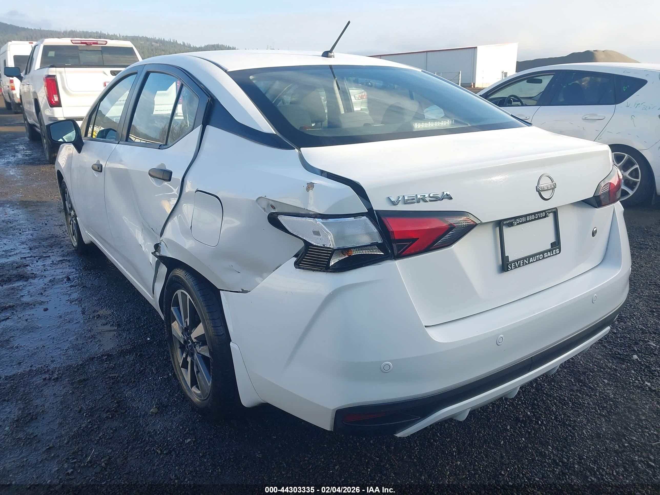 NISSAN VERSA image 3