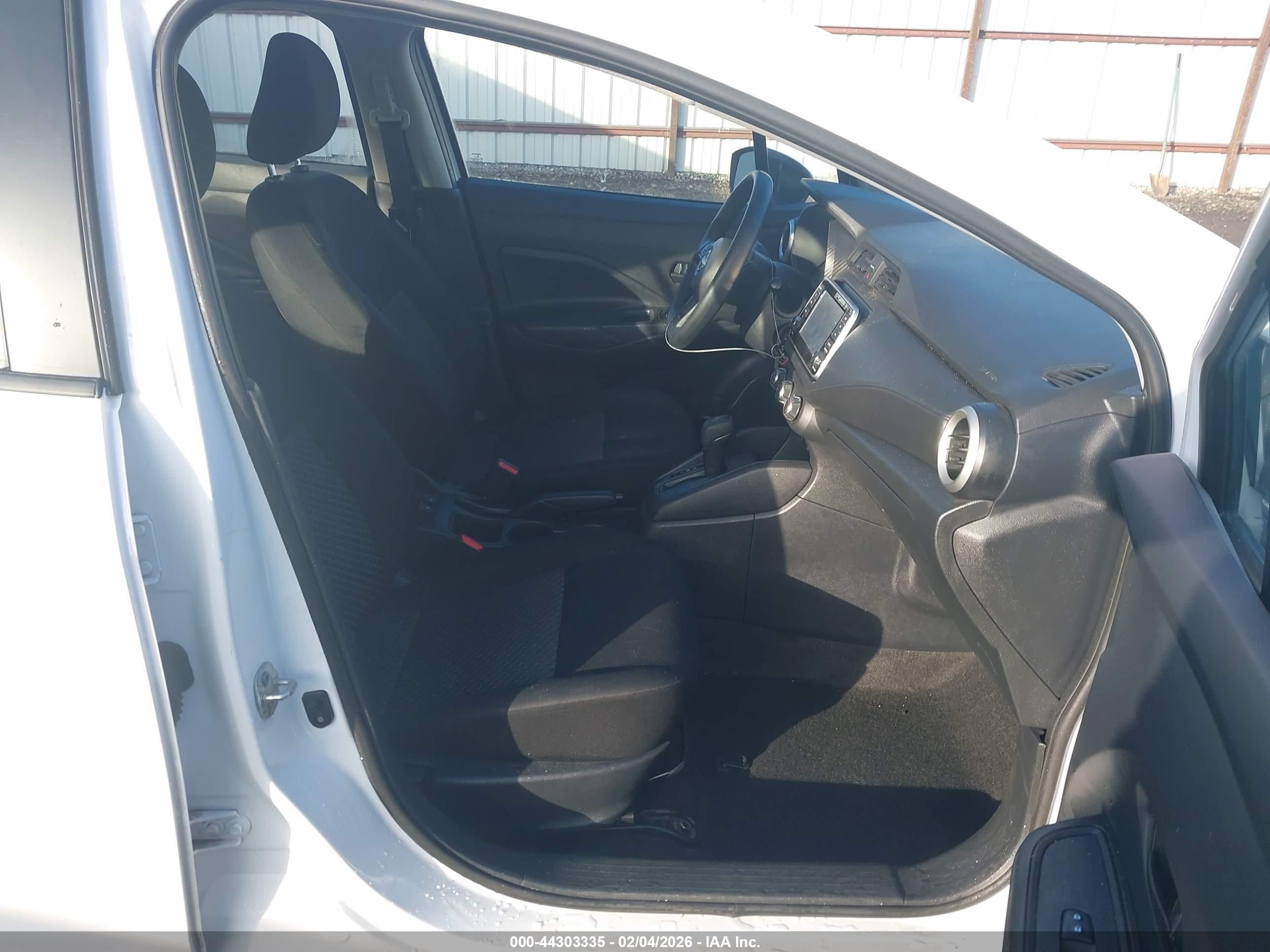 NISSAN VERSA image 5
