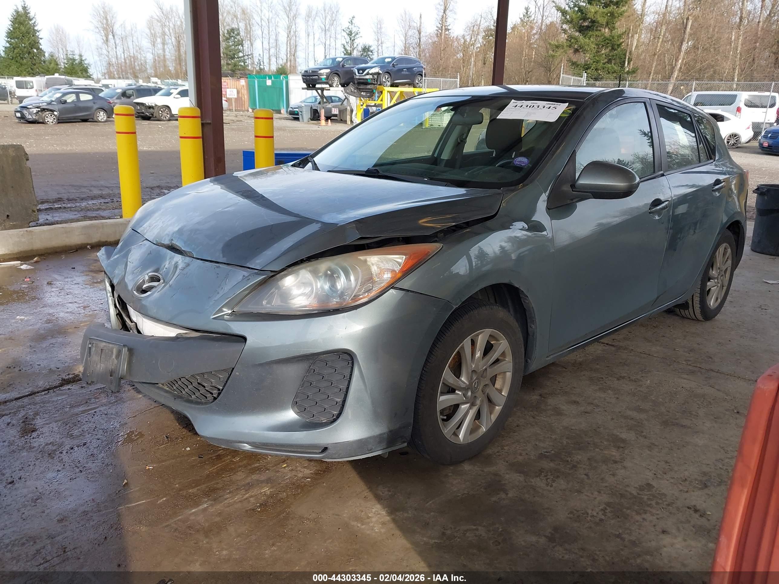 MAZDA MAZDA3 image 2