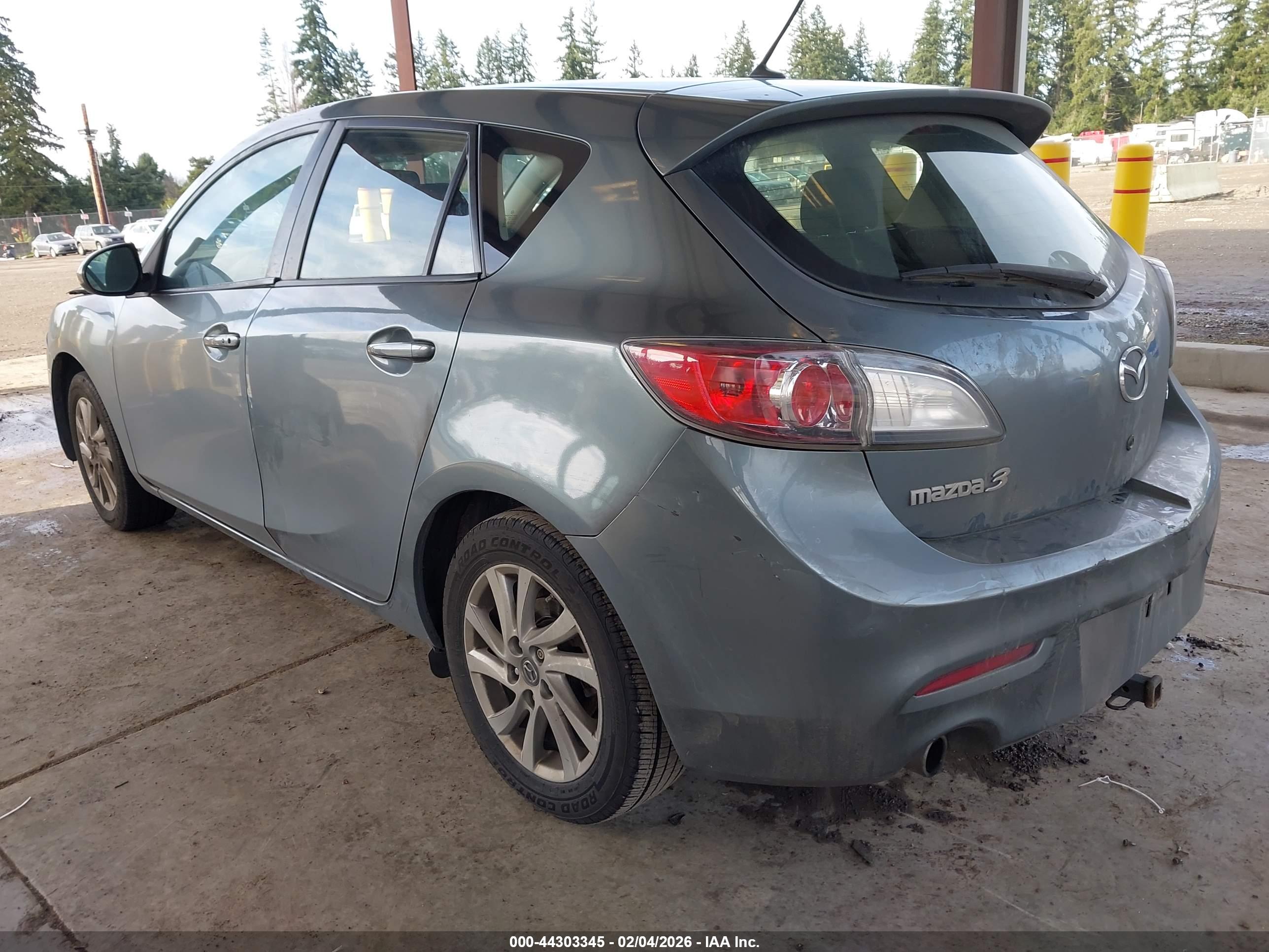 MAZDA MAZDA3 image 3