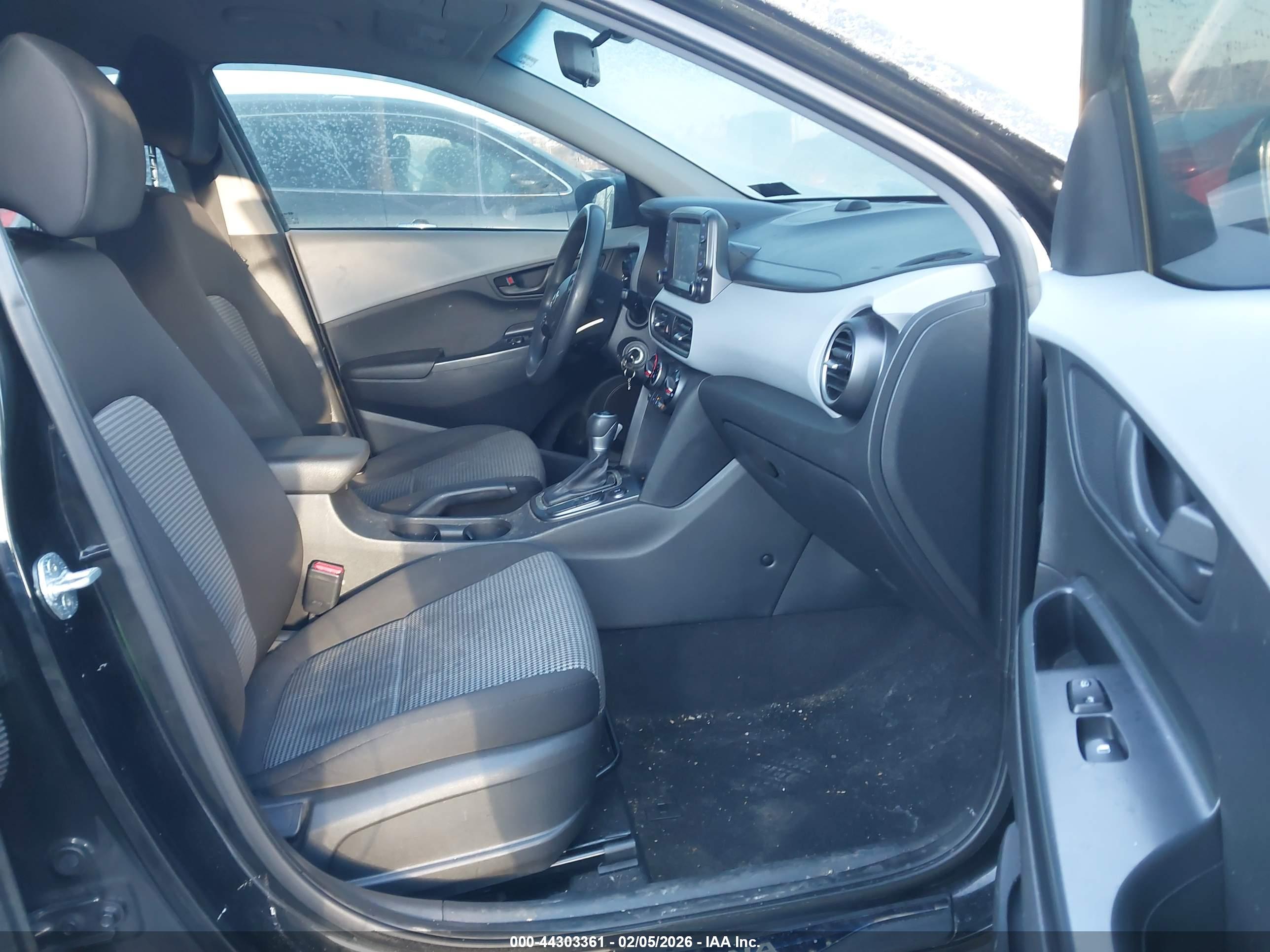 HYUNDAI KONA image 5
