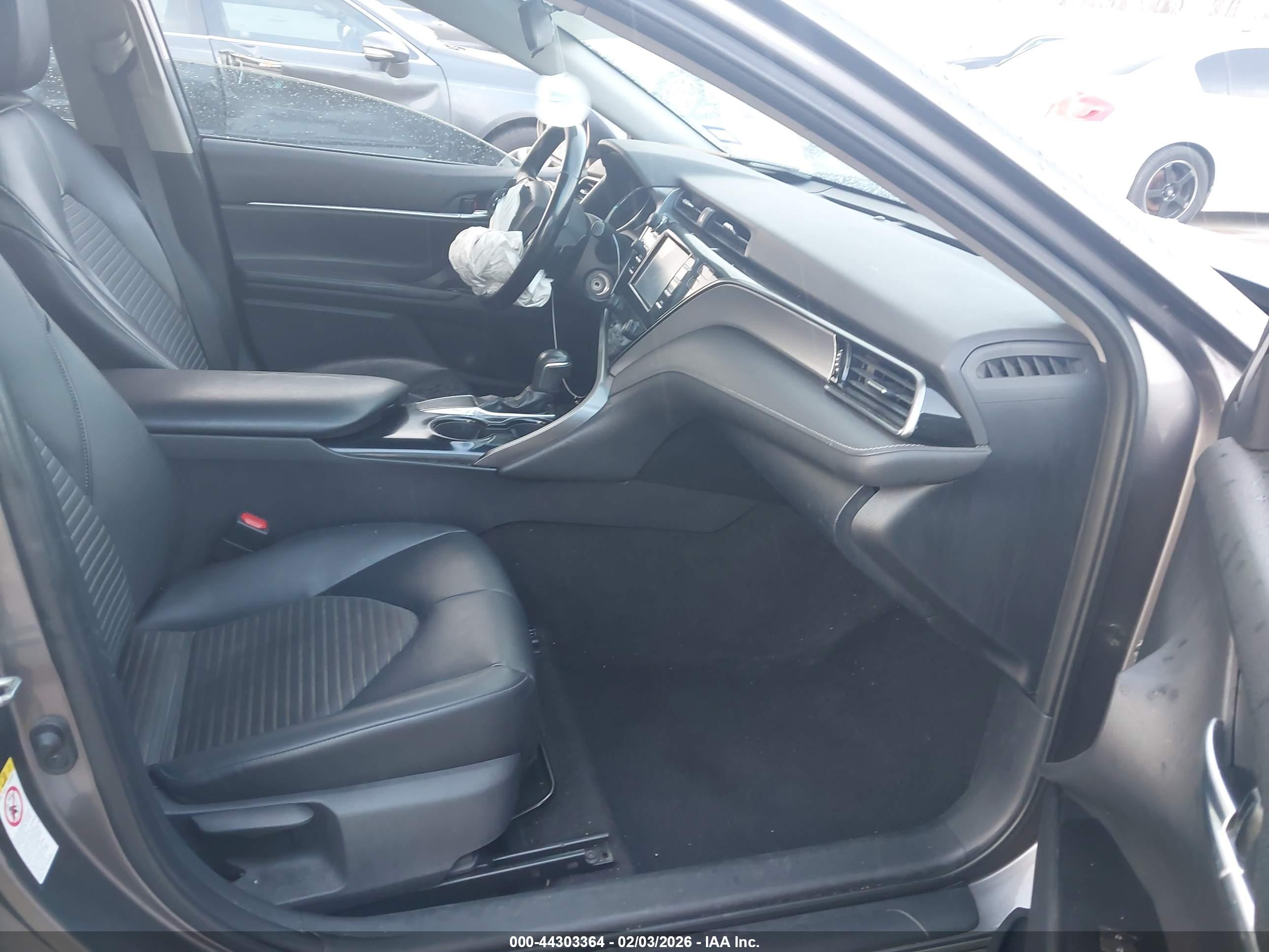 TOYOTA CAMRY image 5
