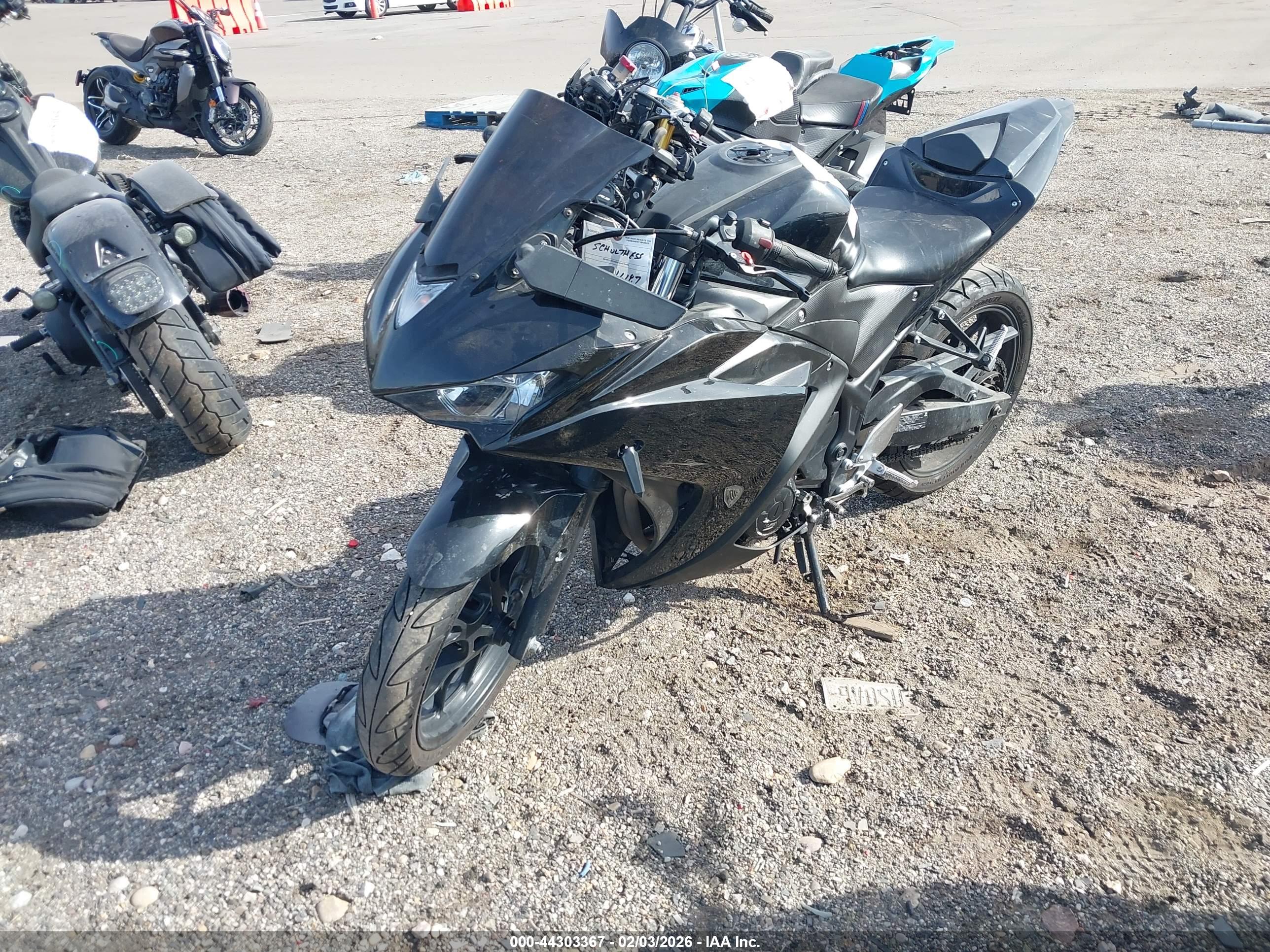 YAMAHA YZFR3 image 2