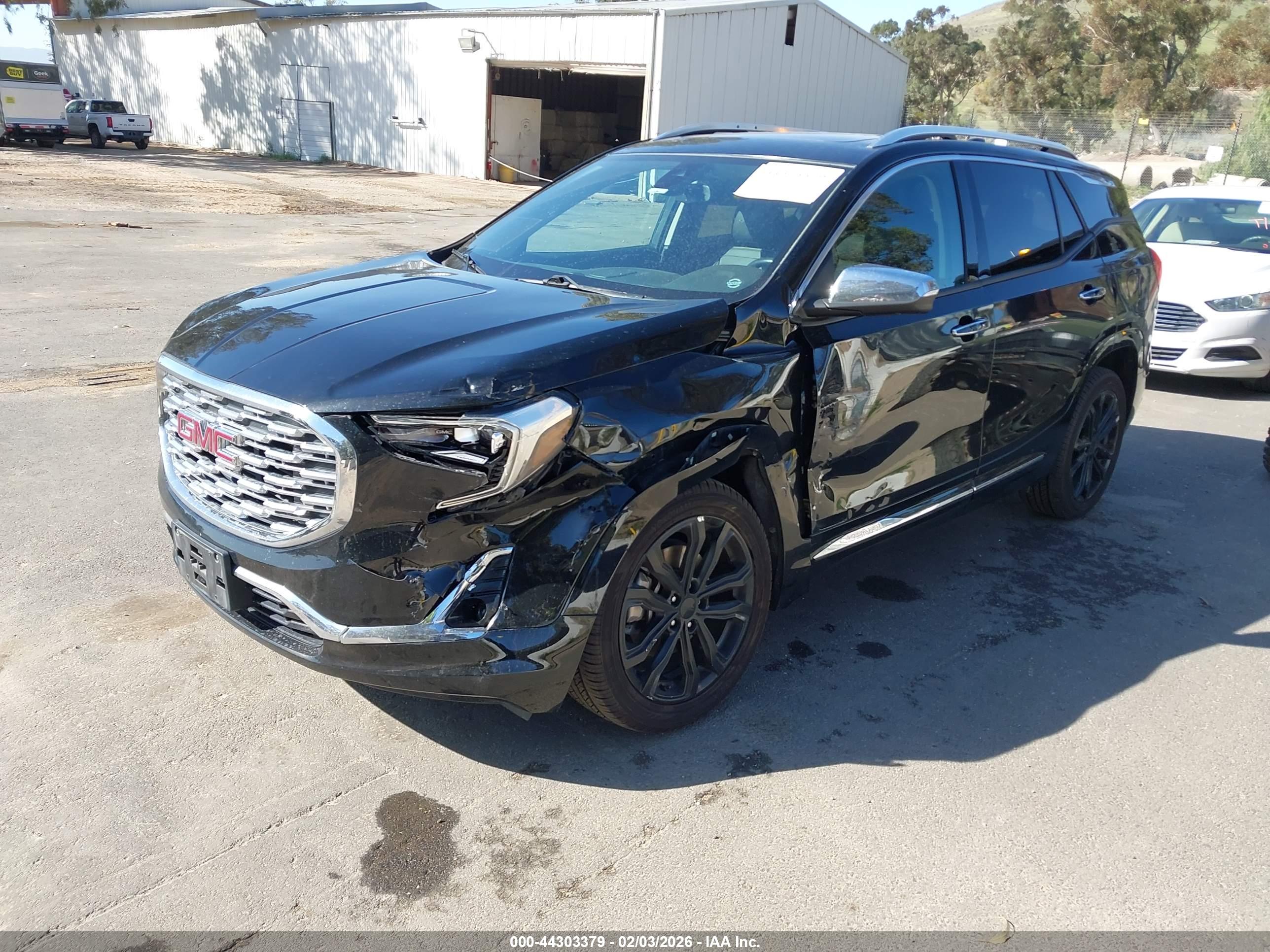 GMC TERRAIN image 2