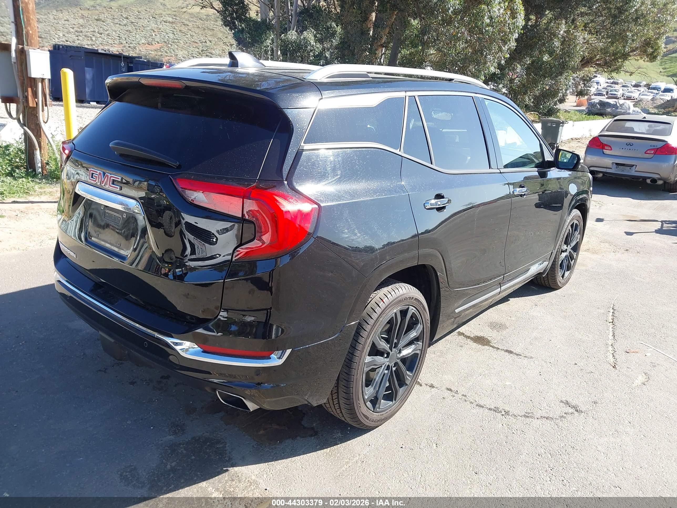 GMC TERRAIN image 4