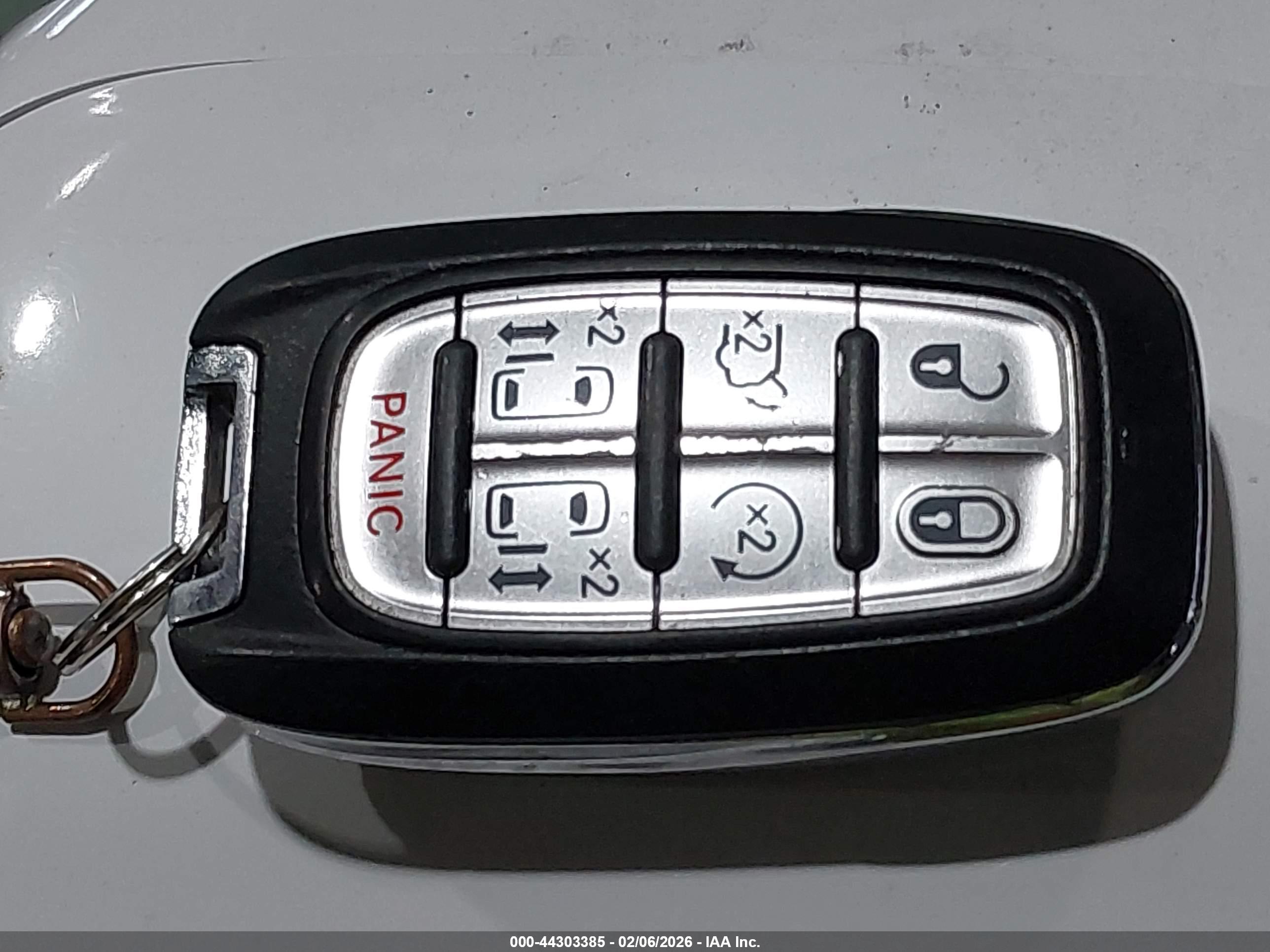 CHRYSLER PACIFICA image 11