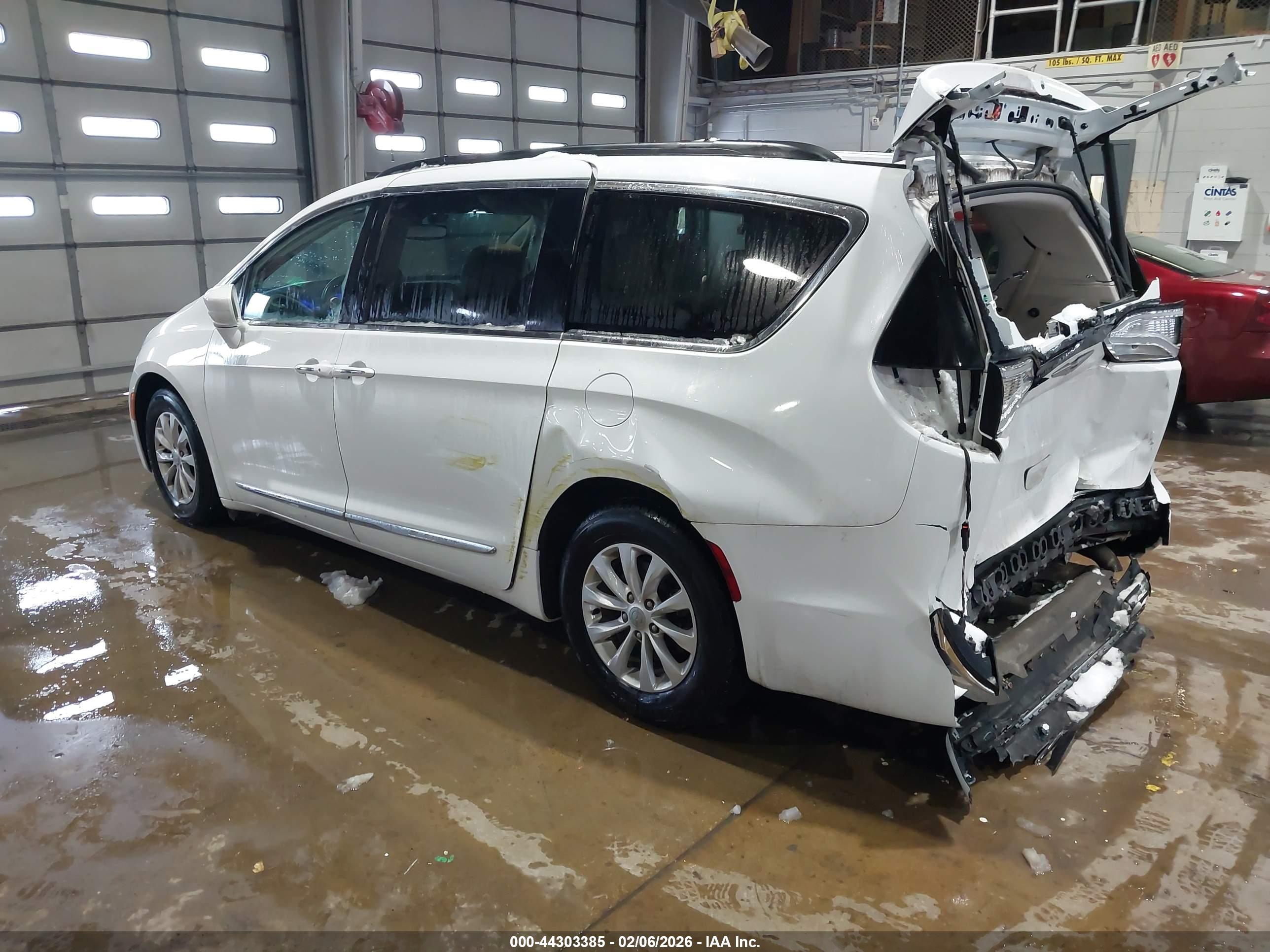 CHRYSLER PACIFICA image 3