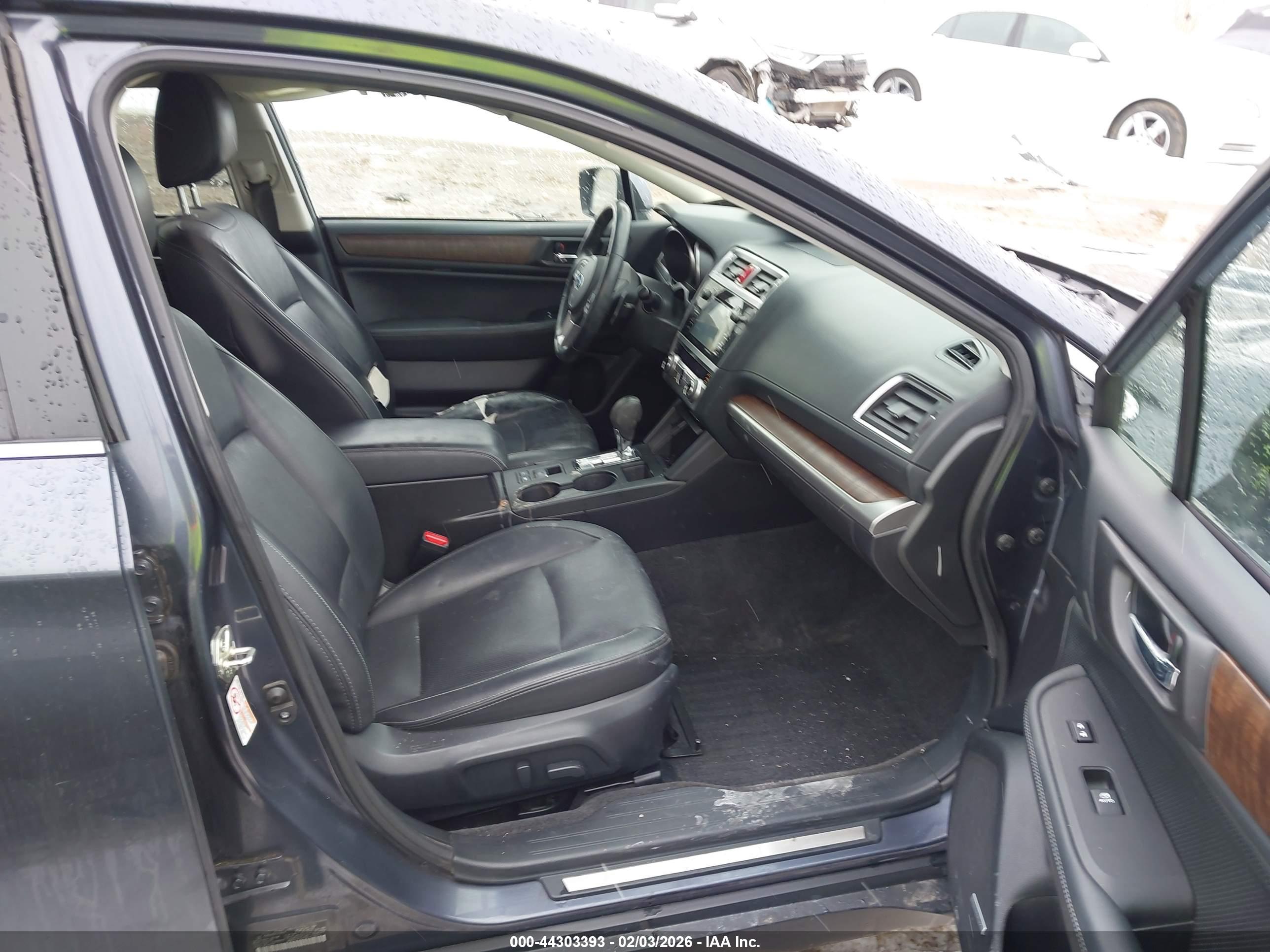 SUBARU OUTBACK image 5