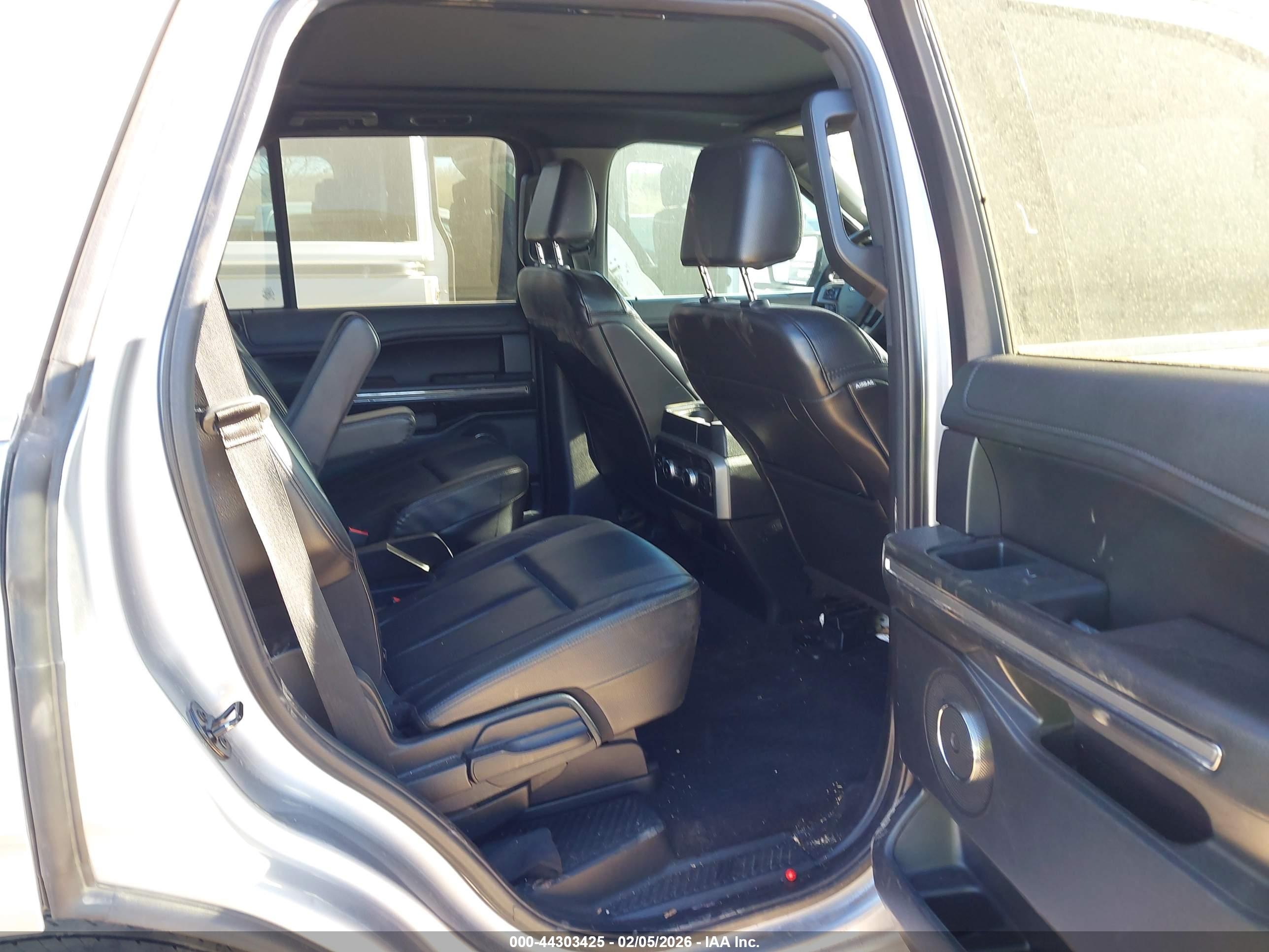 FORD EXPEDITION image 8