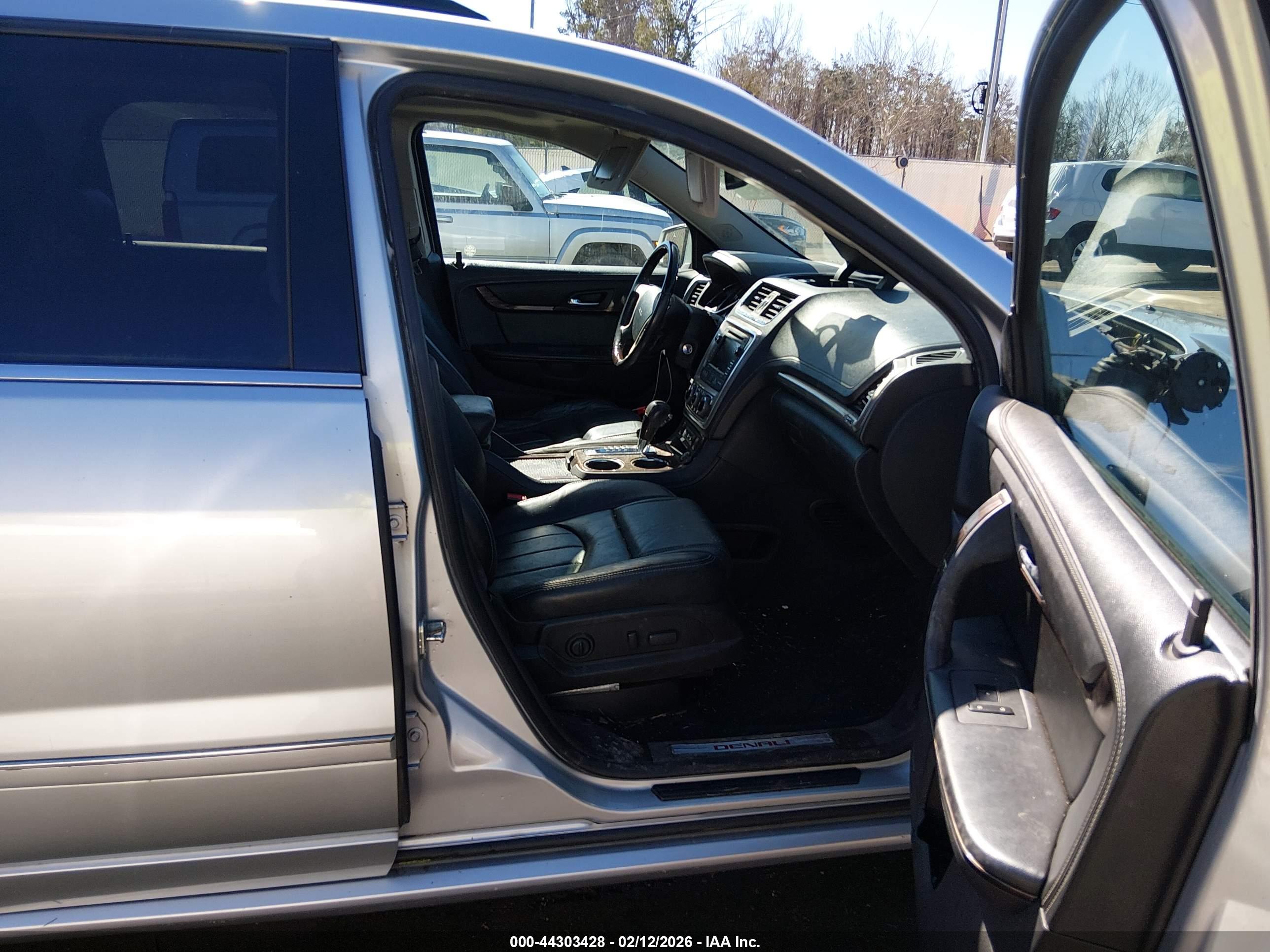 GMC ACADIA image 5