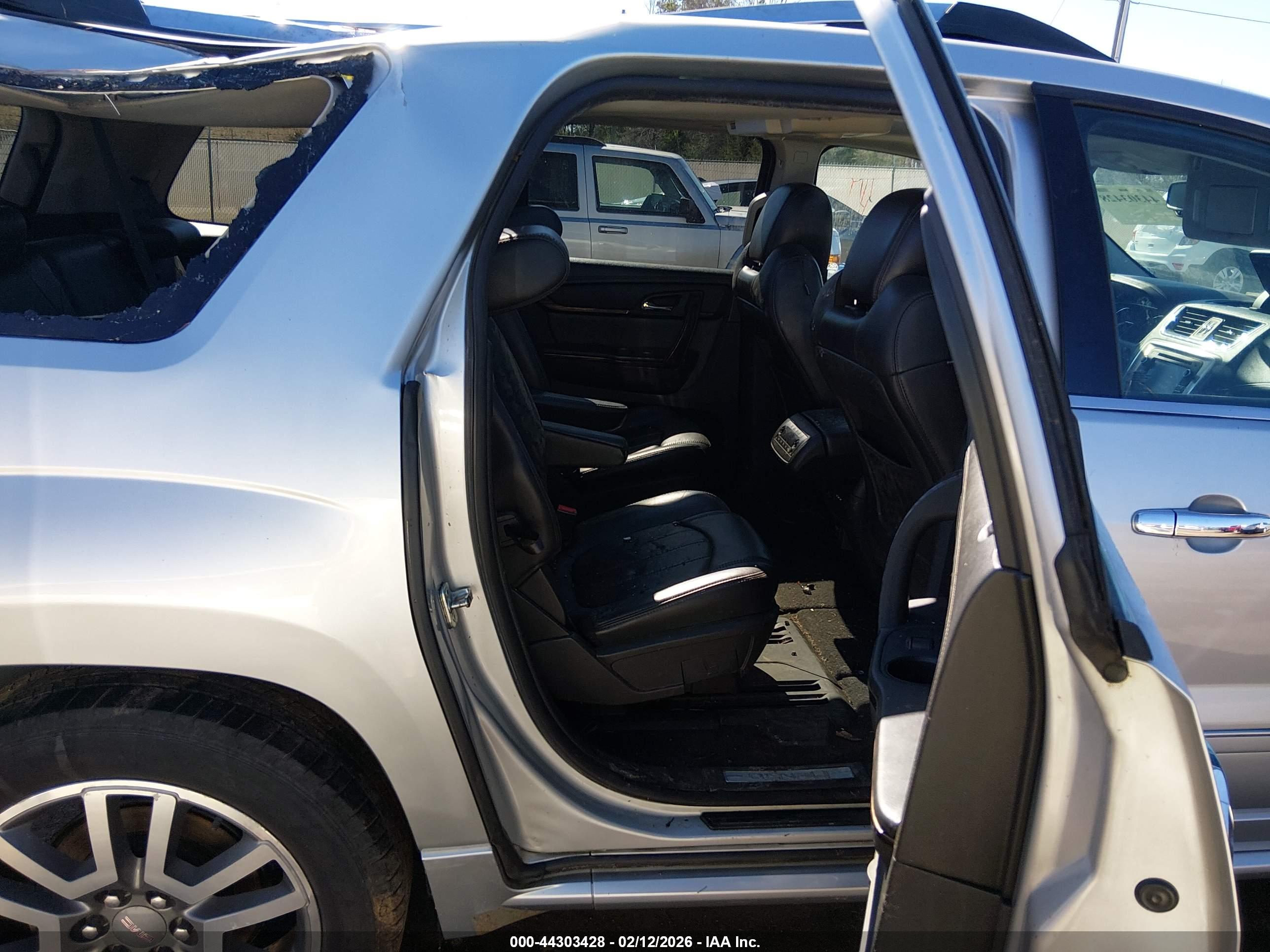 GMC ACADIA image 8