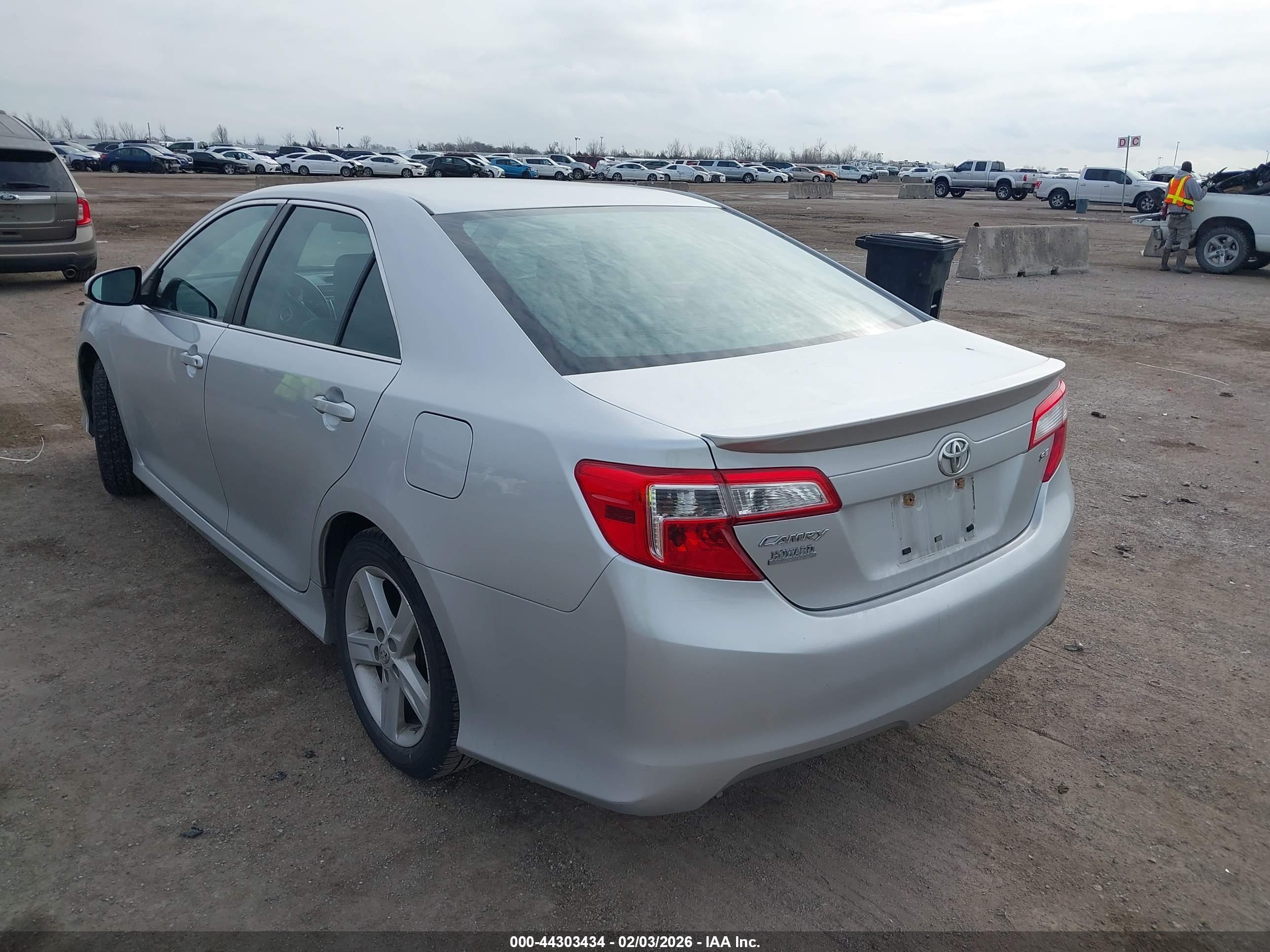TOYOTA CAMRY image 3