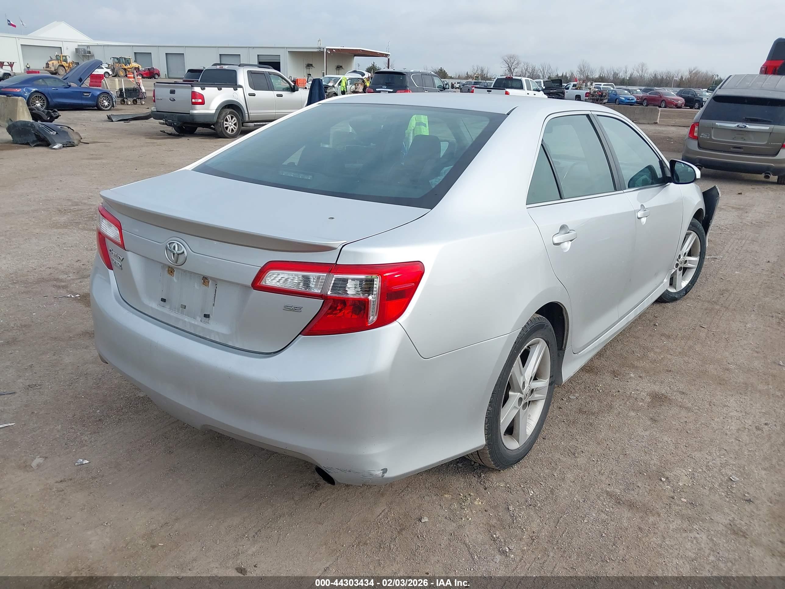 TOYOTA CAMRY image 4