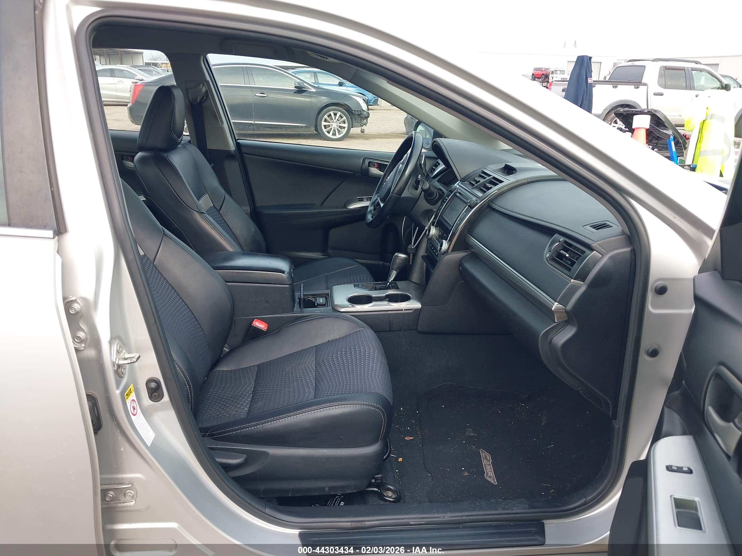 TOYOTA CAMRY image 5