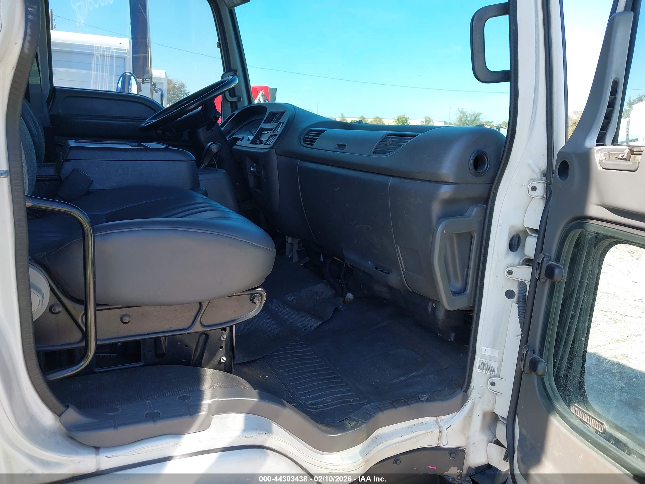 ISUZU FVR image 7