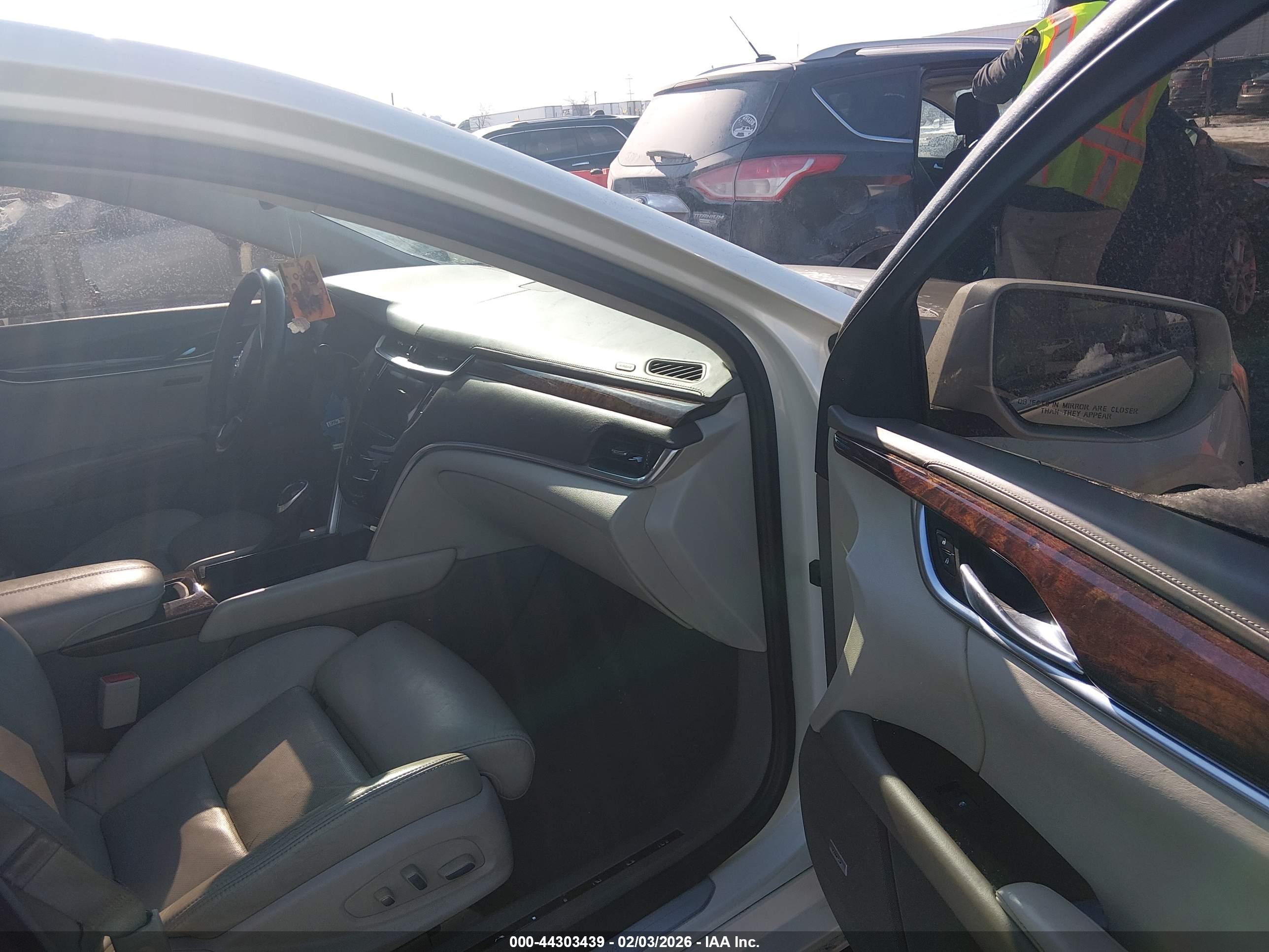 CADILLAC XTS image 5