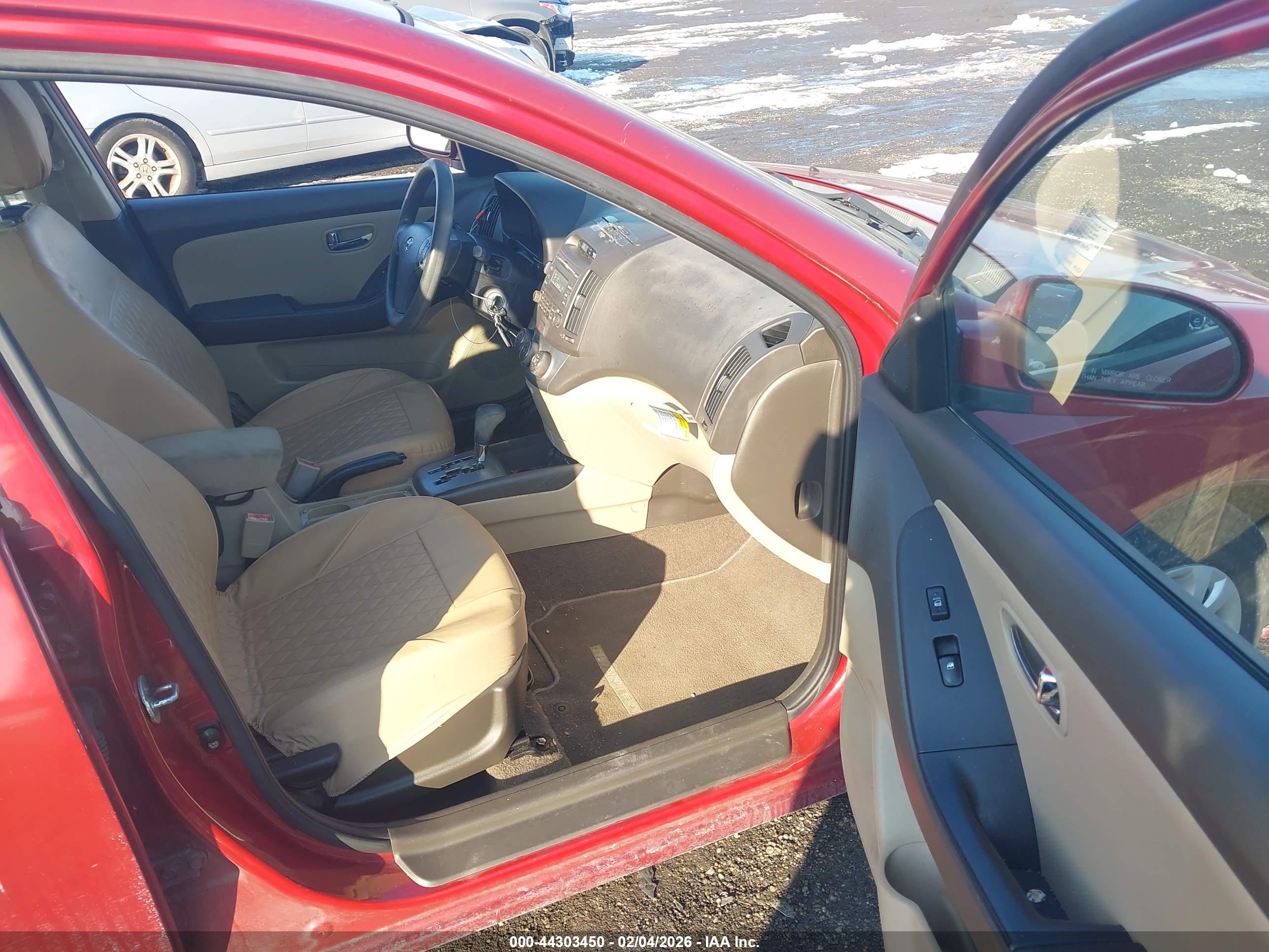 HYUNDAI ELANTRA image 5