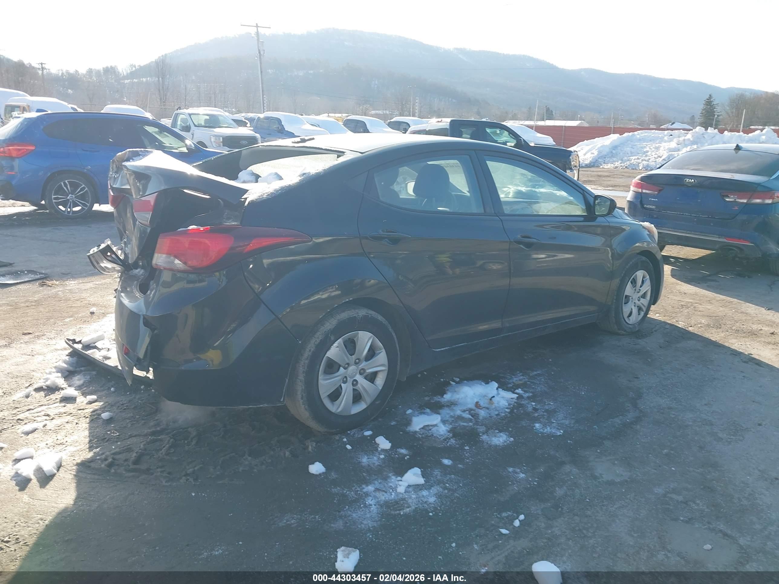 HYUNDAI ELANTRA image 4