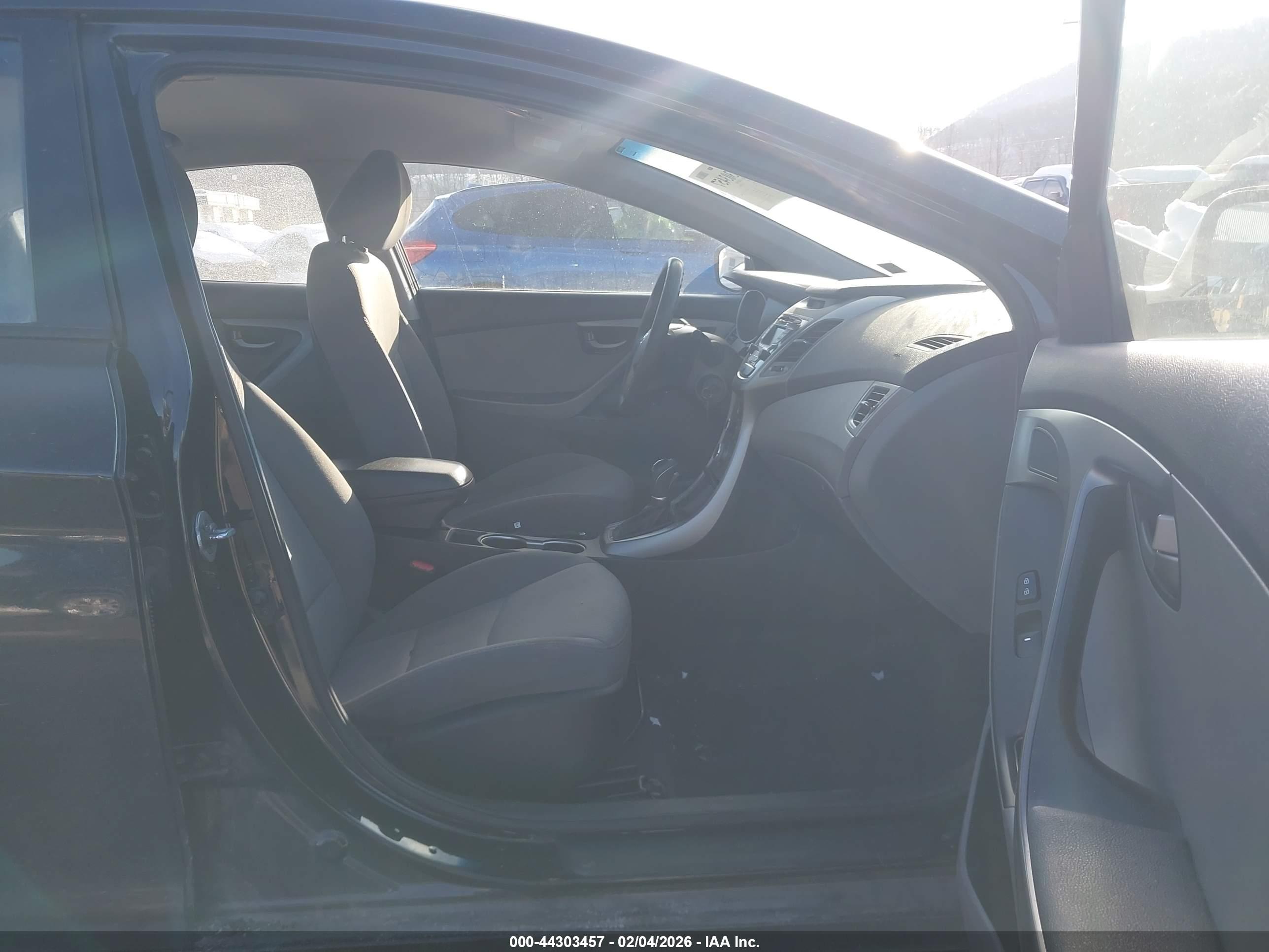 HYUNDAI ELANTRA image 5