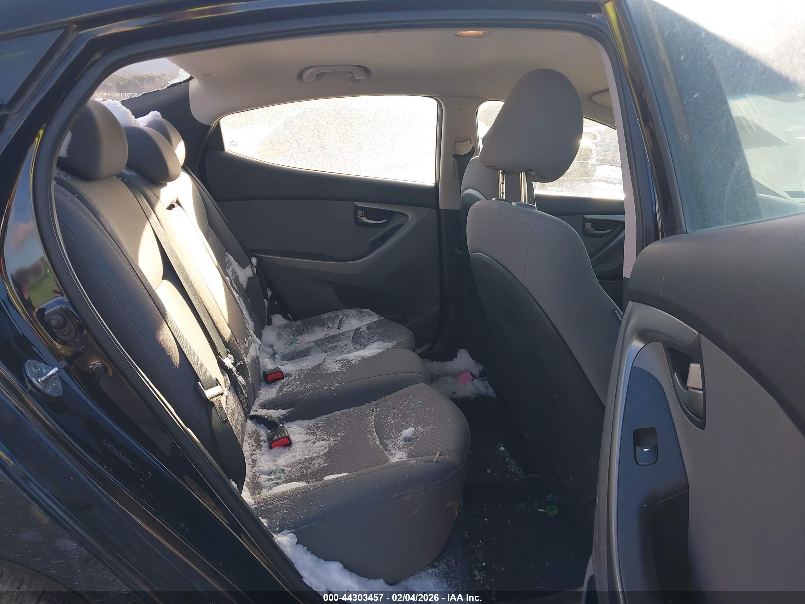 HYUNDAI ELANTRA image 8