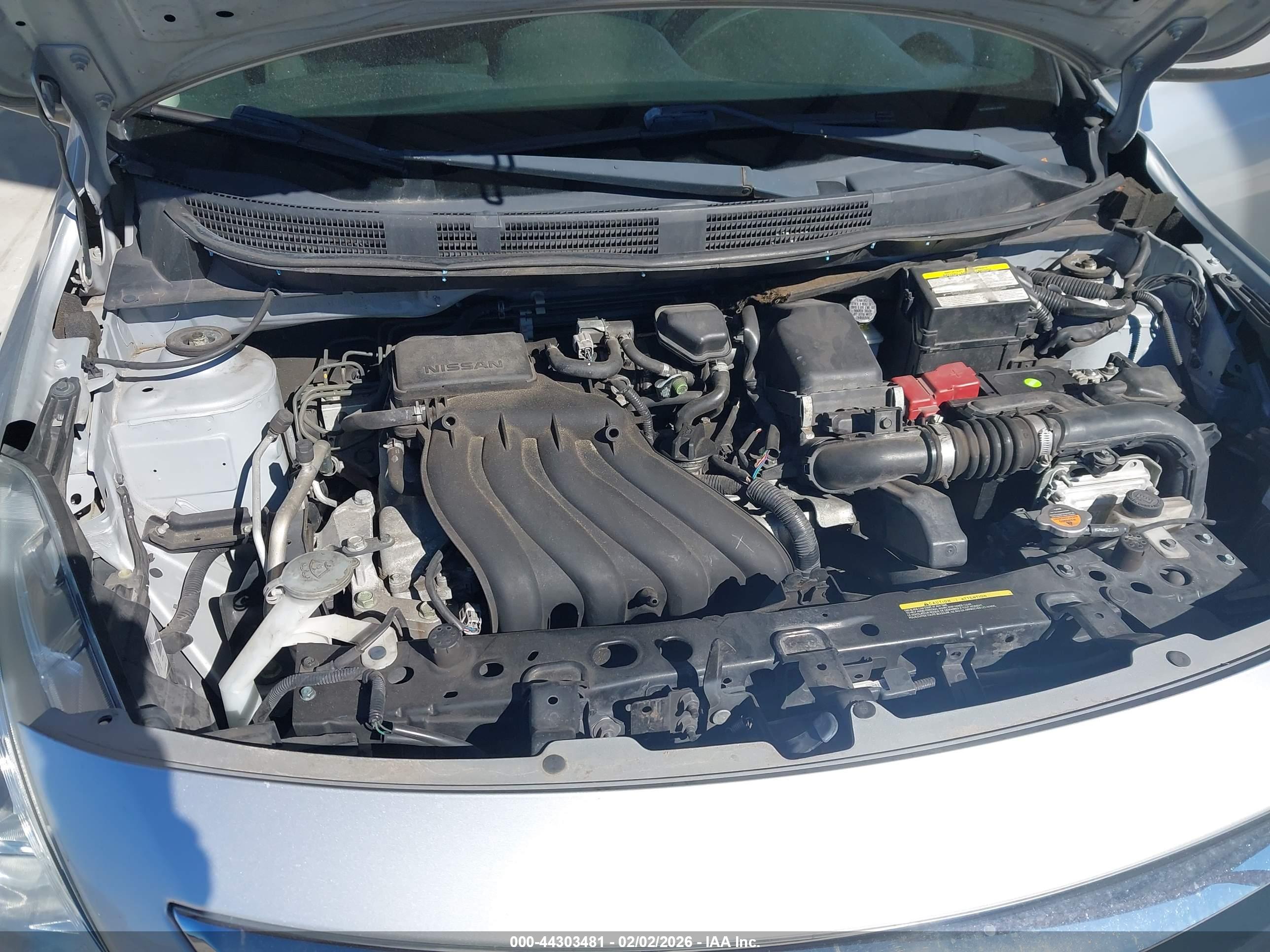 NISSAN VERSA image 10