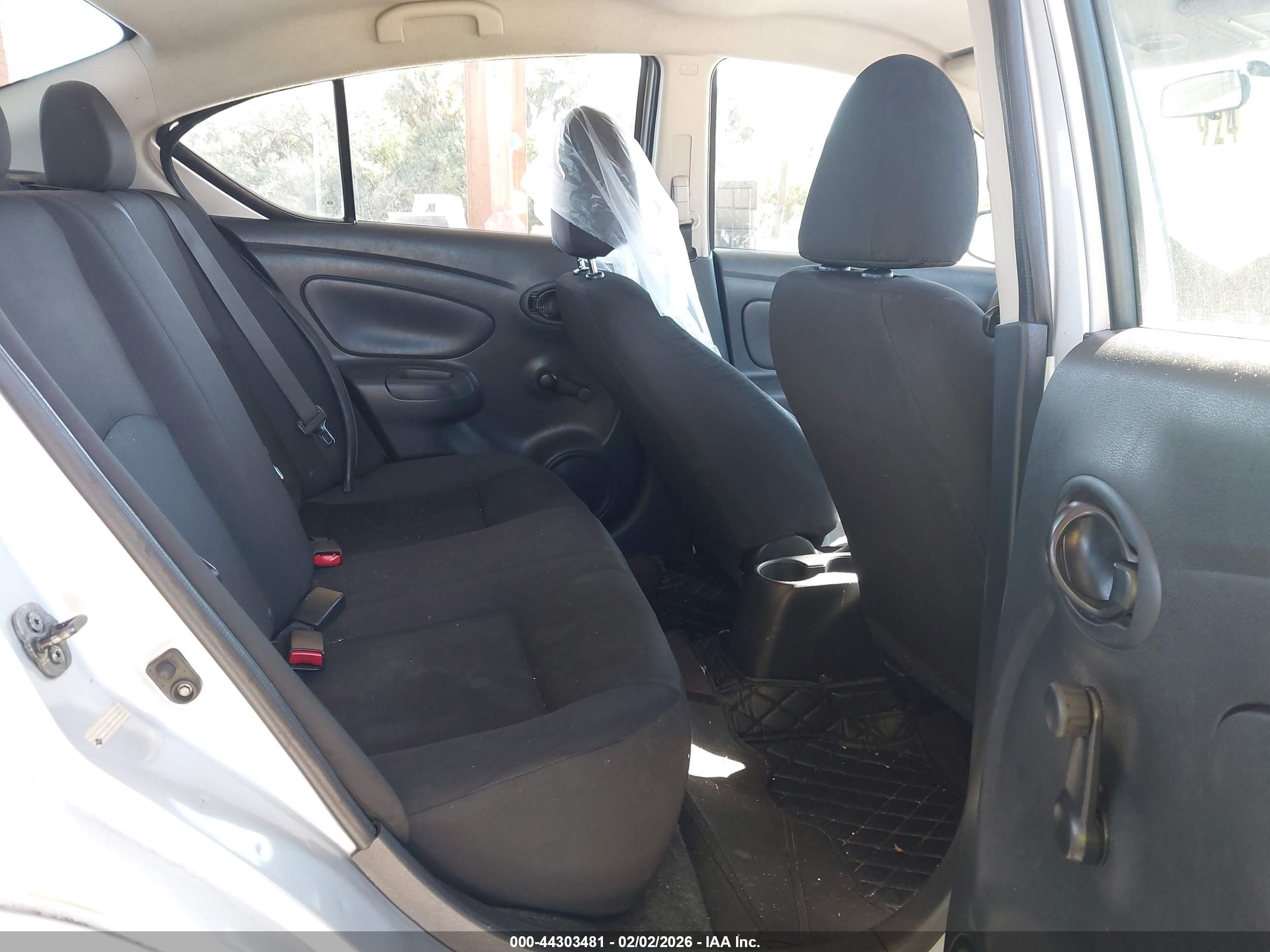 NISSAN VERSA image 8