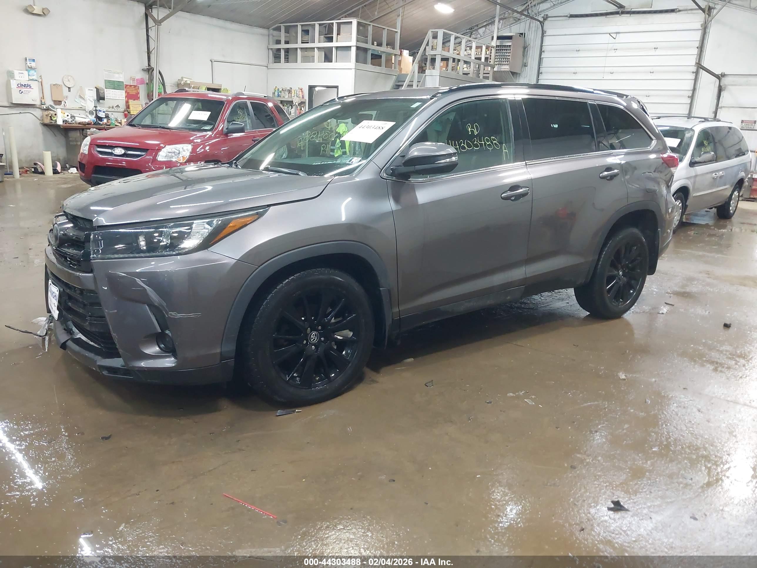 TOYOTA HIGHLANDER image 2