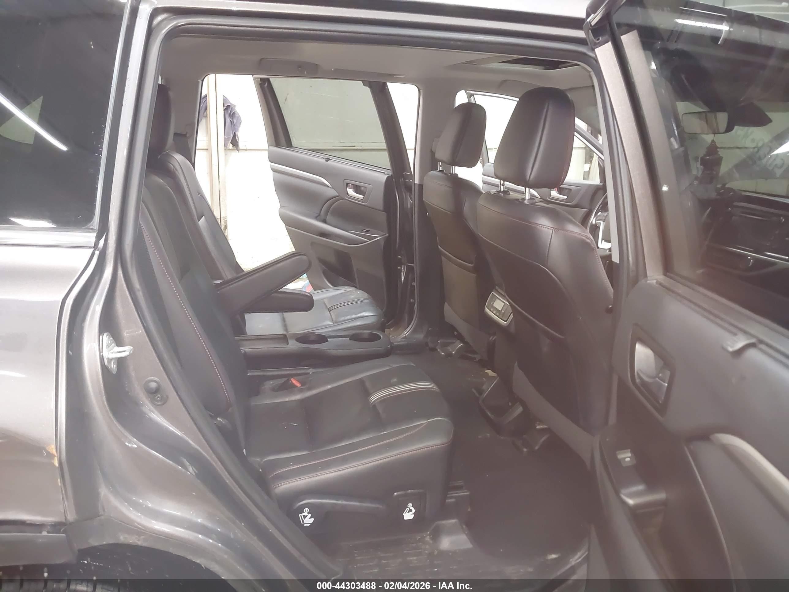 TOYOTA HIGHLANDER image 8