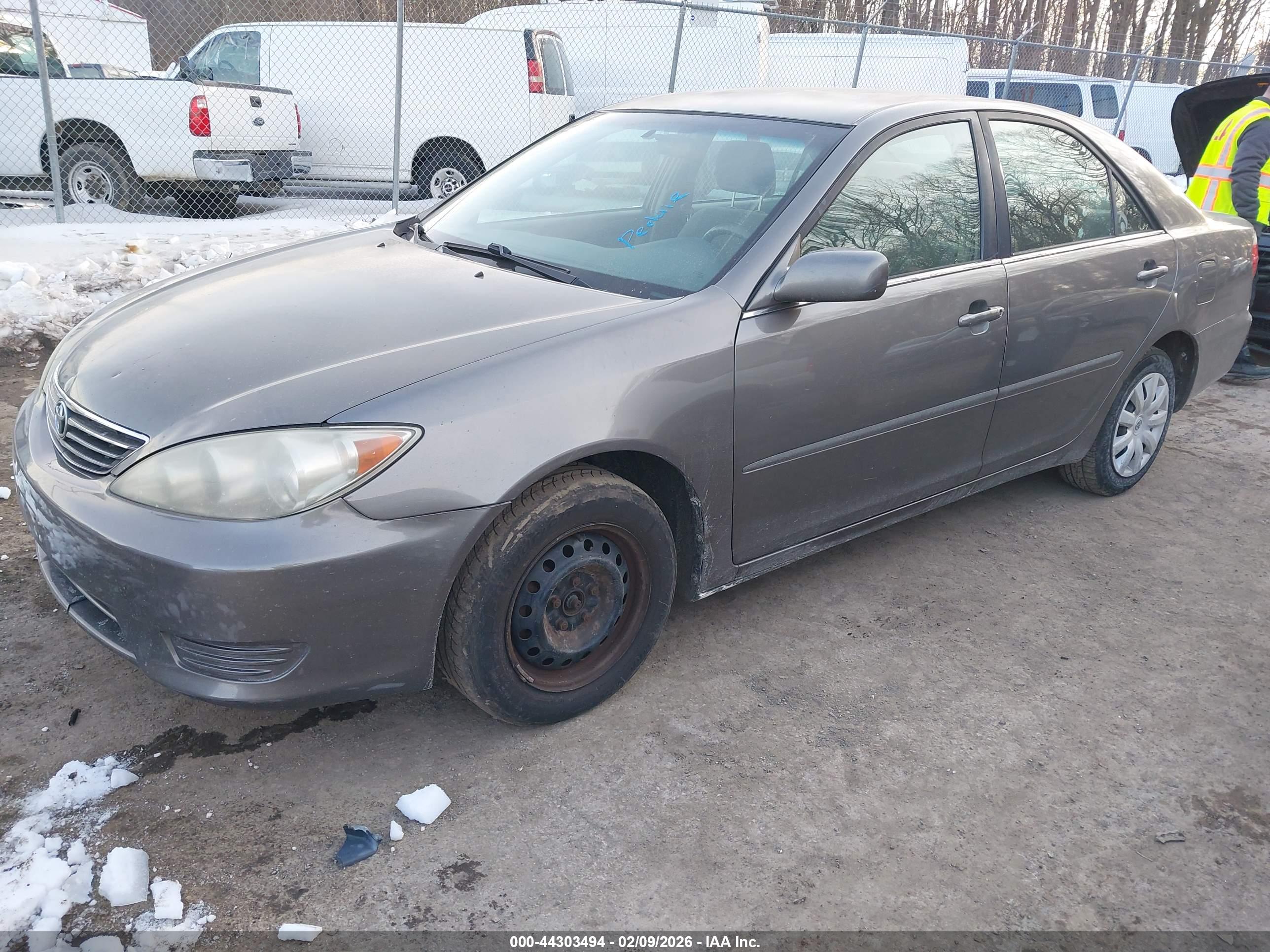 TOYOTA CAMRY image 2