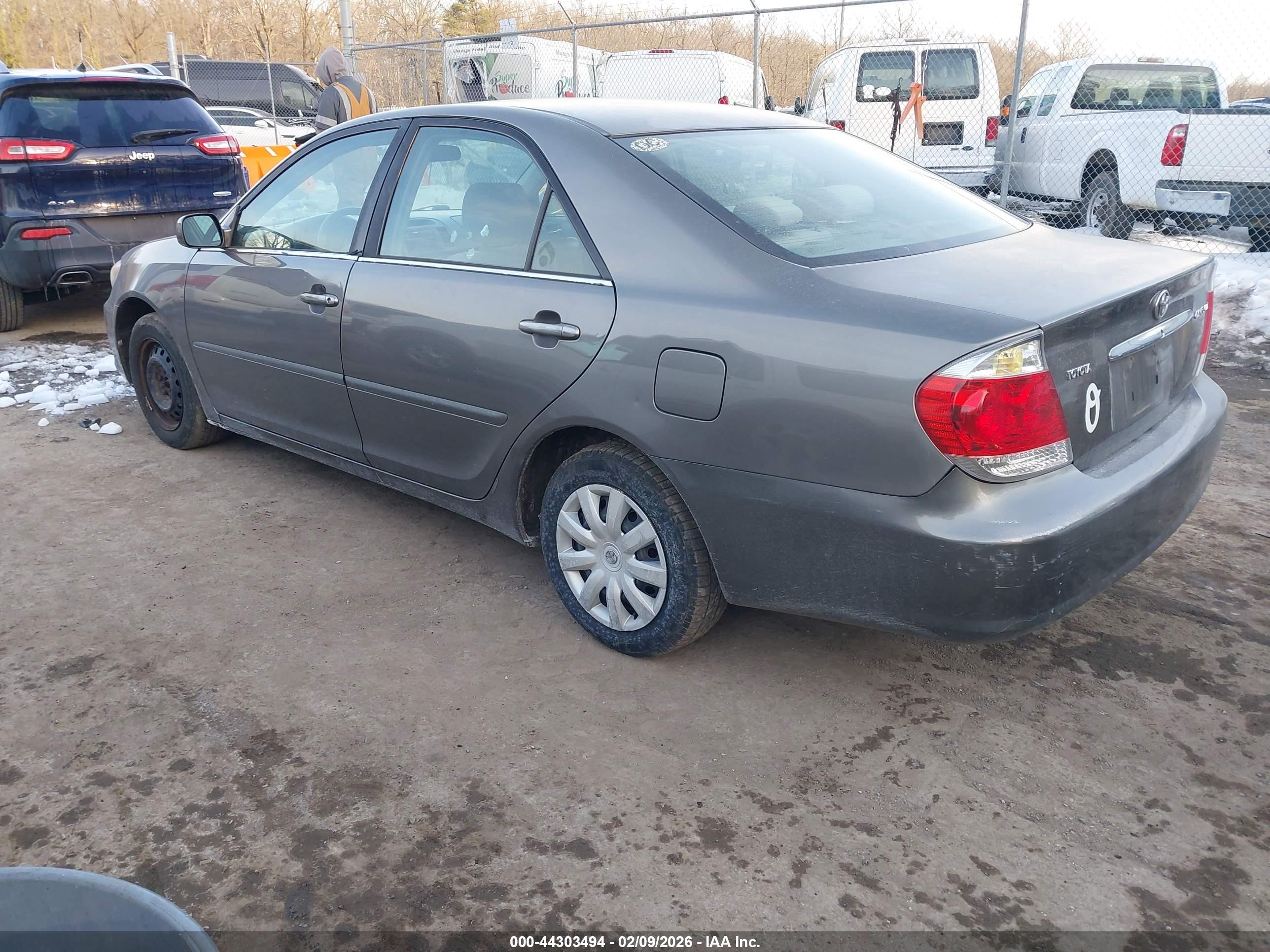 TOYOTA CAMRY image 3