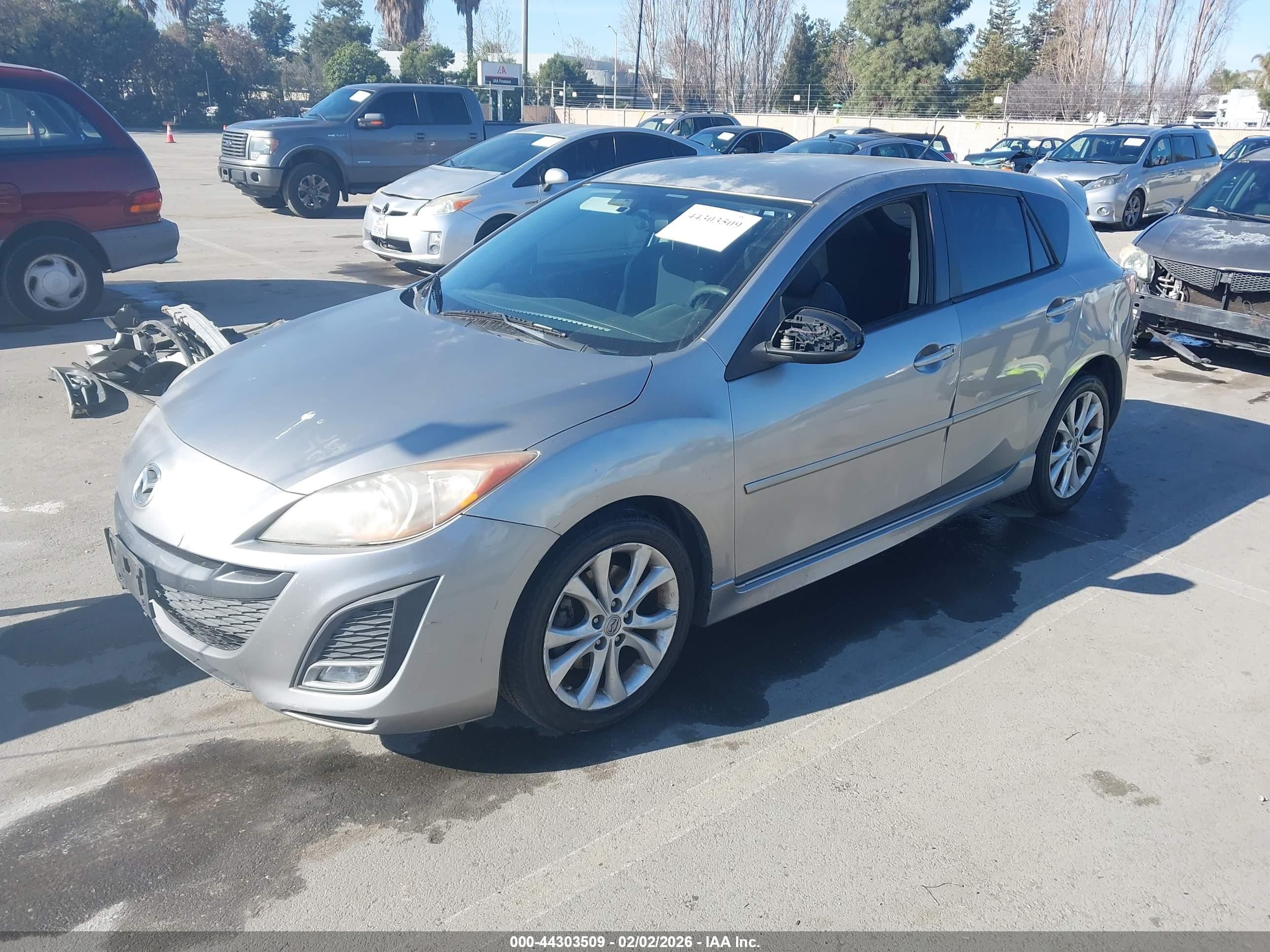 MAZDA MAZDA3 image 2