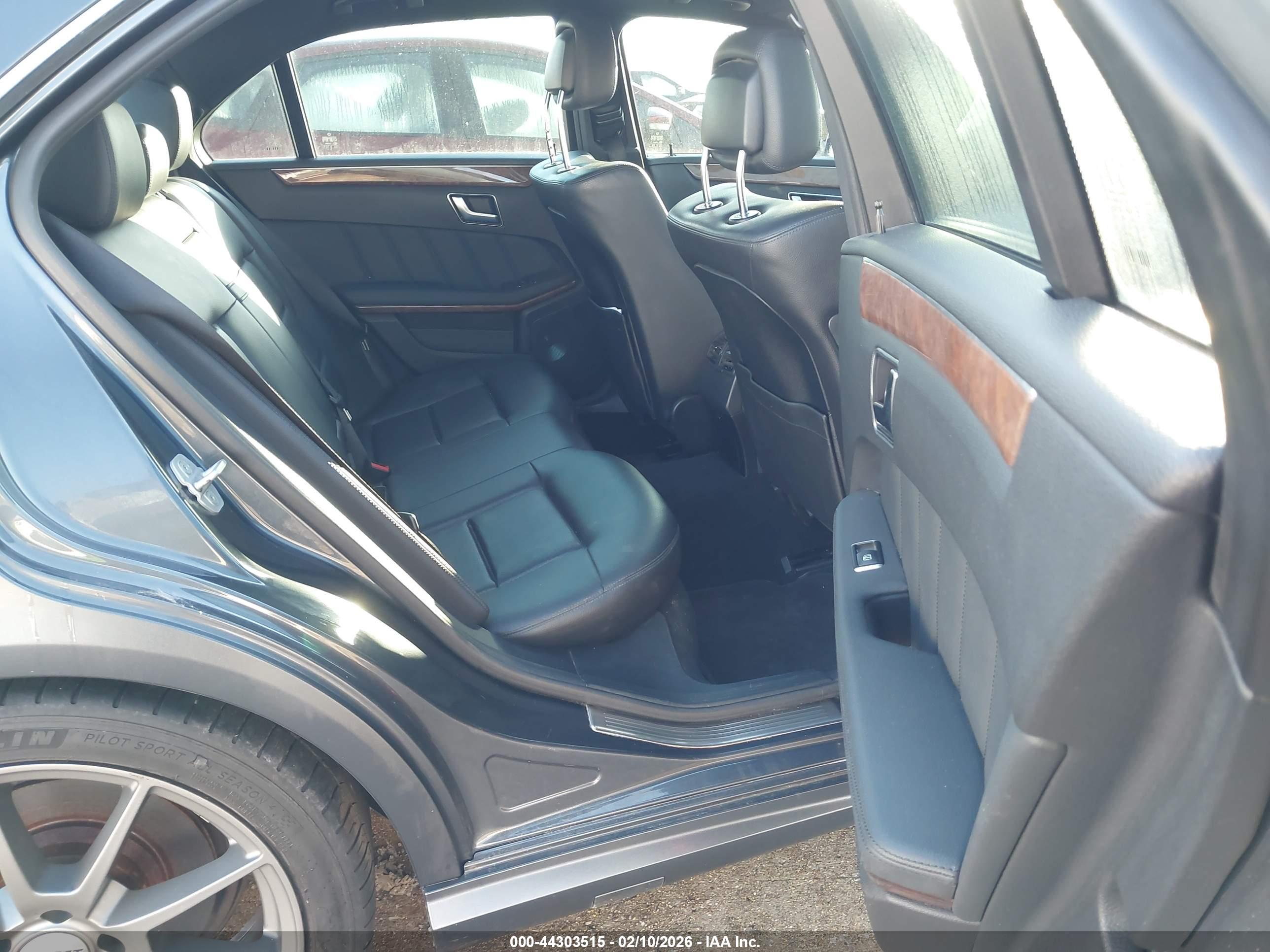 MERCEDES-BENZ E image 8